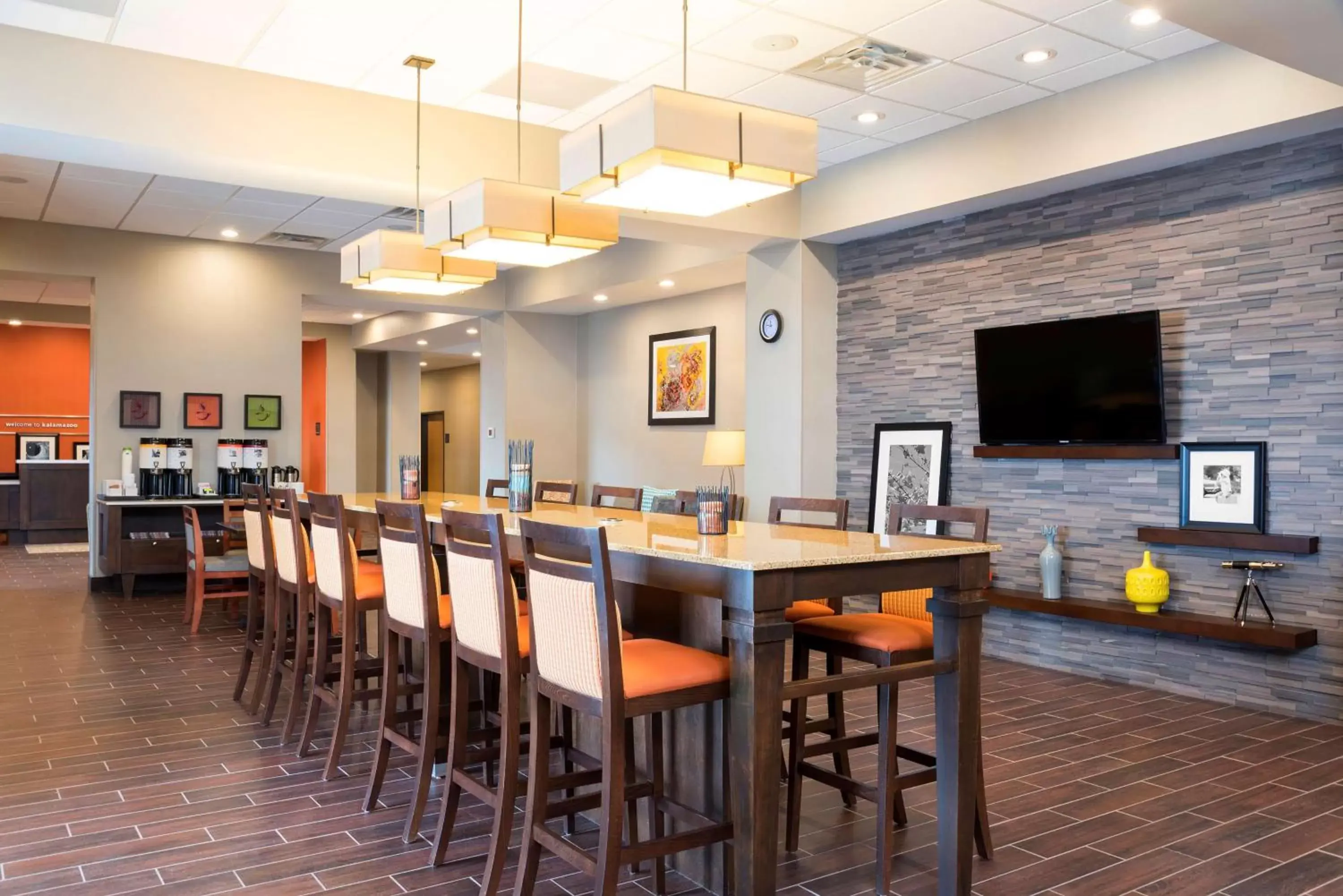 Lobby or reception, Restaurant/Places to Eat in Hampton Inn Kalamazoo