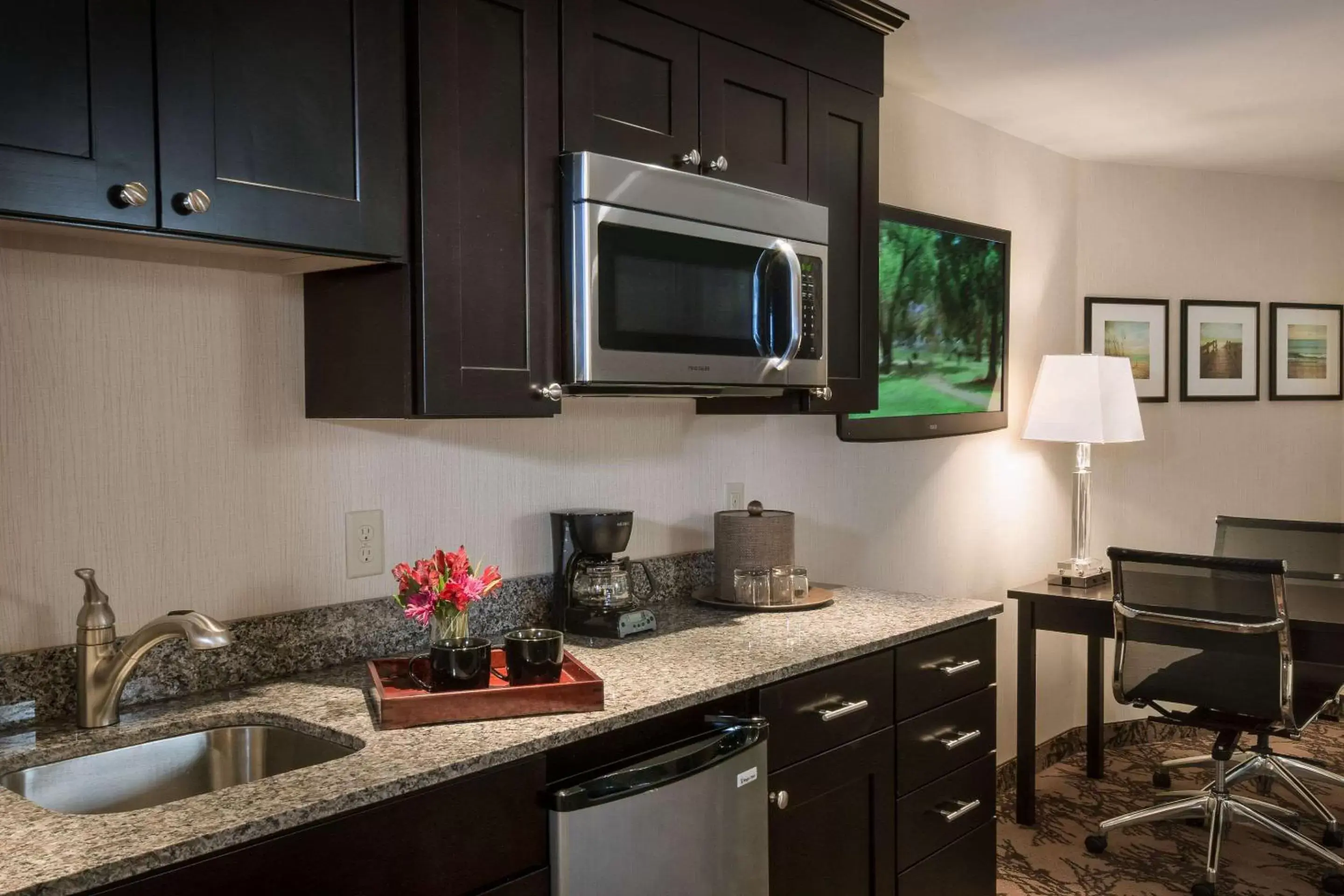 Photo of the whole room, Kitchen/Kitchenette in Port Inn & Suites Kennebunk, Ascend Hotel Collection