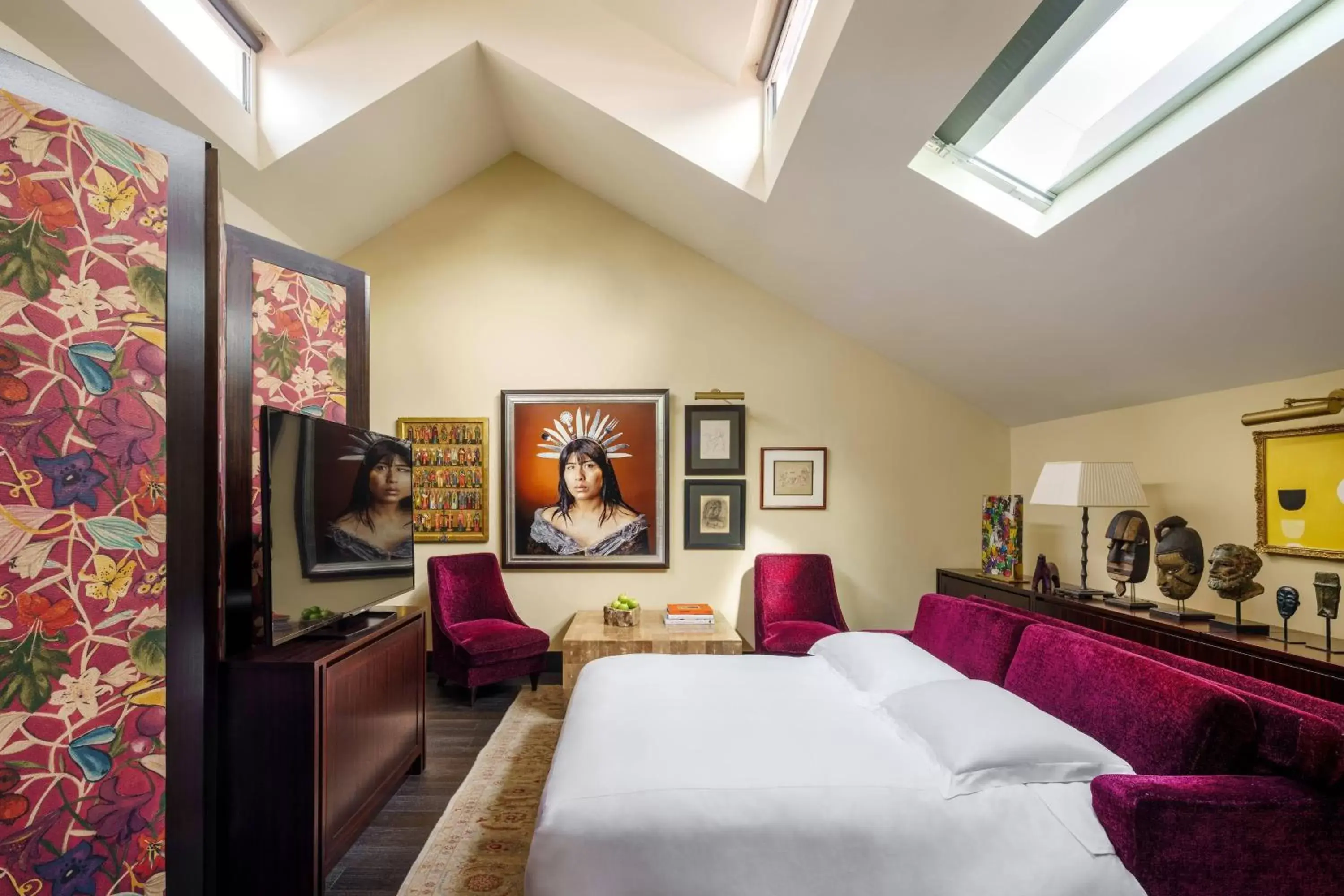 Living room, Bed in The Vagabond Club, a Tribute Portfolio Hotel Singapore Living room, Bed in The Vagabond Club, a Tribute Portfolio Hotel Singapore