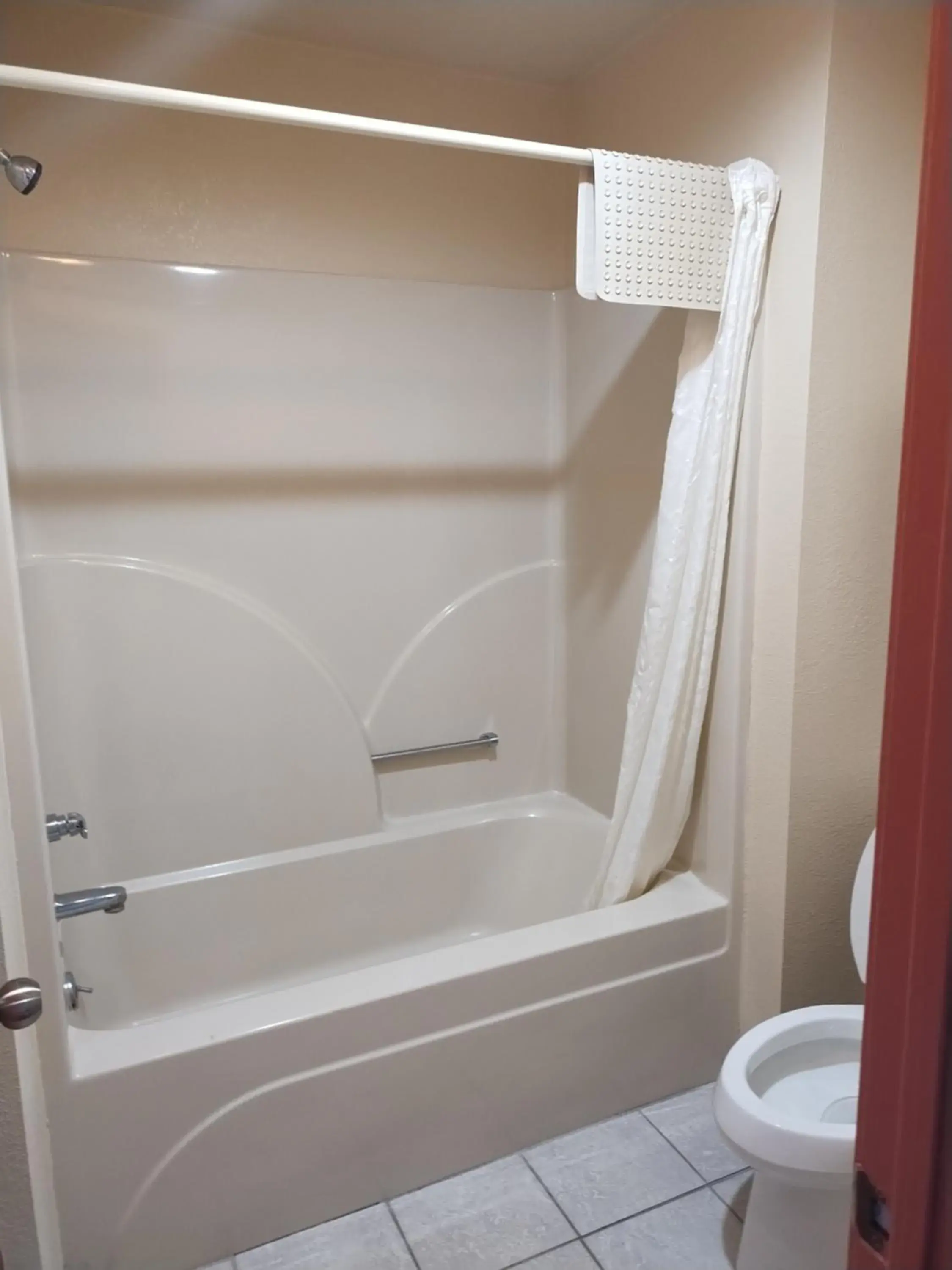 Bathroom in Howards Inn Motel