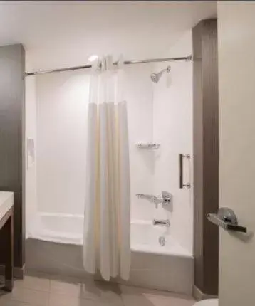 Bath, Bathroom in Courtyard by Marriott Russellville