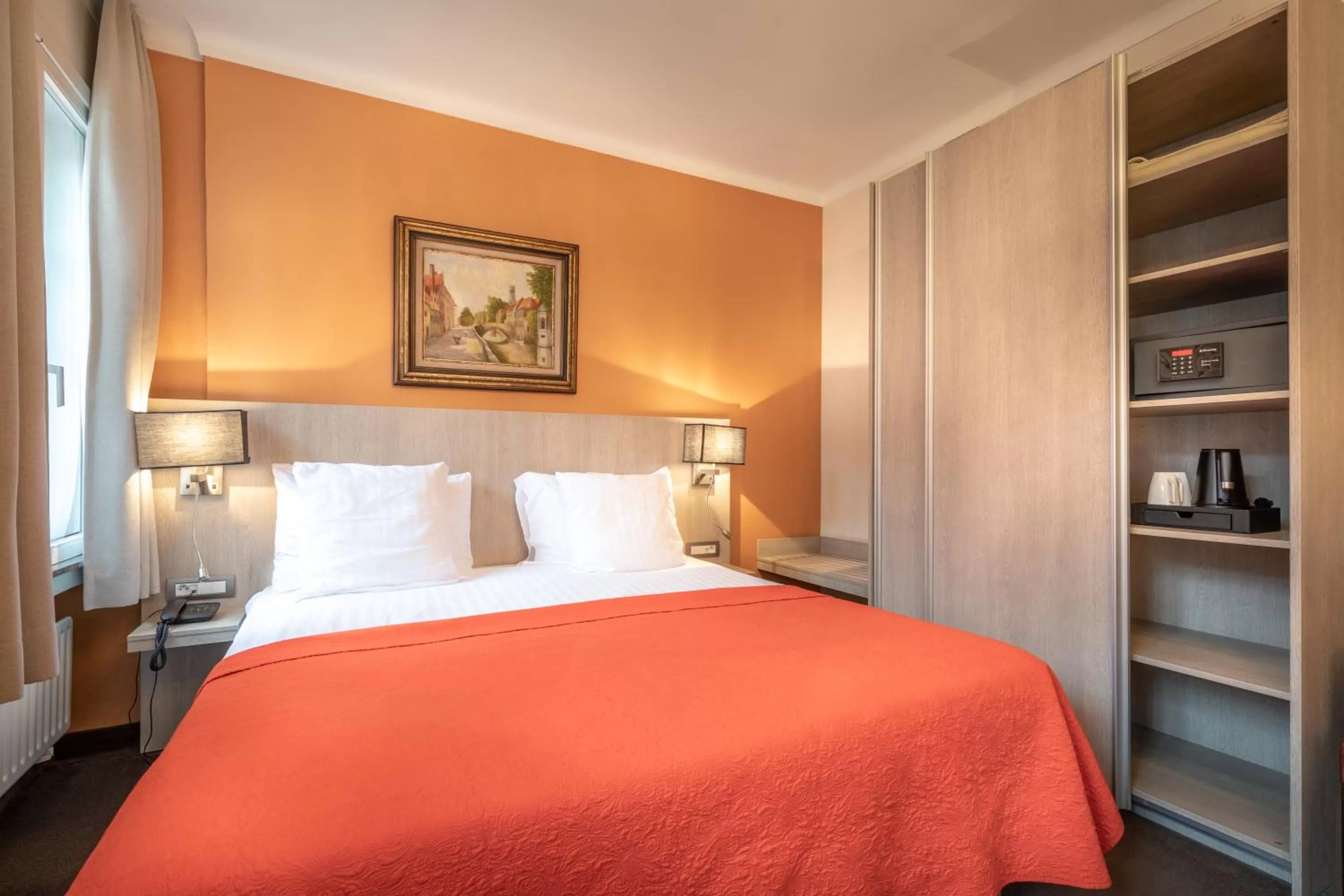 Coffee/tea facilities, Bed in Hotel Albert I