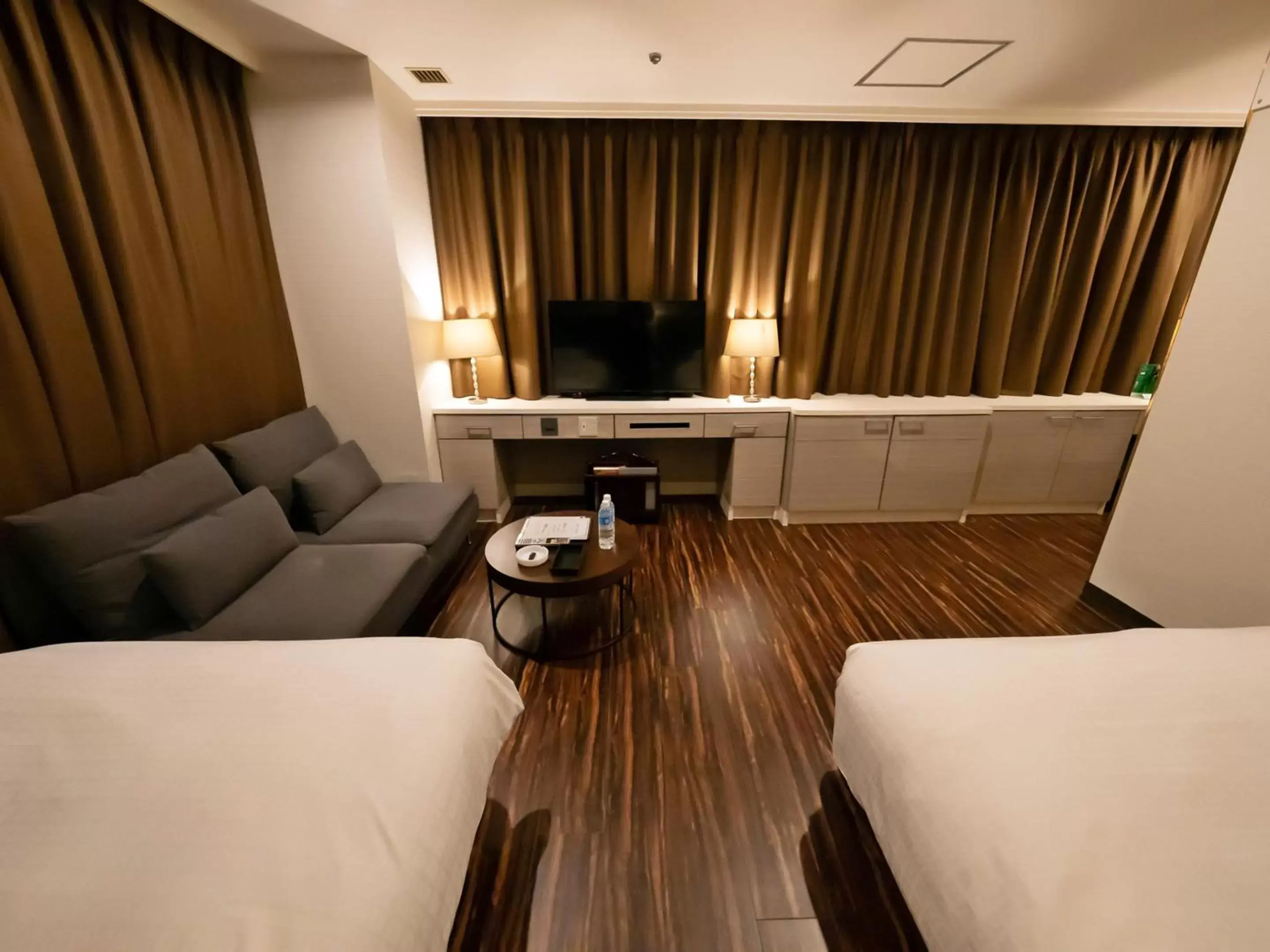 Bed, TV/Entertainment Center in ORDA HOTEL