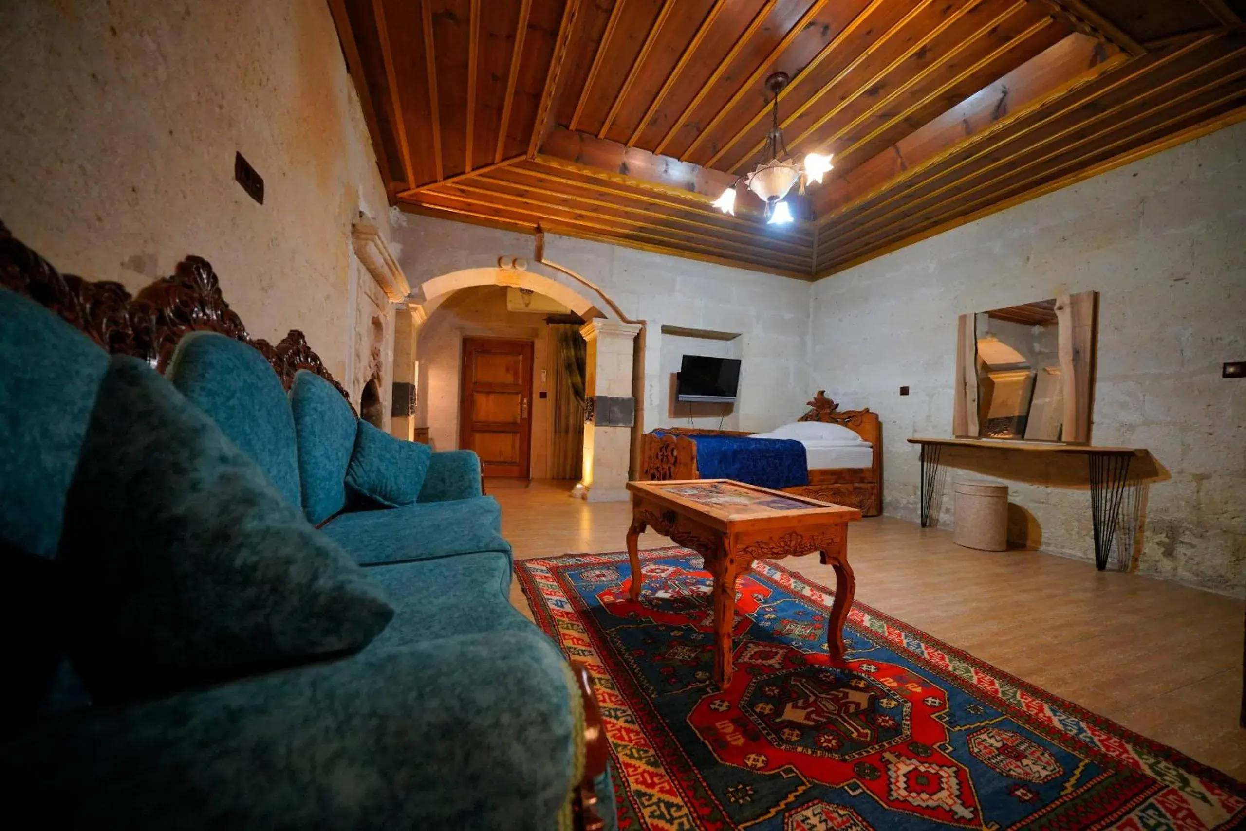 Bed, Seating Area in Holiday Cave Hotel