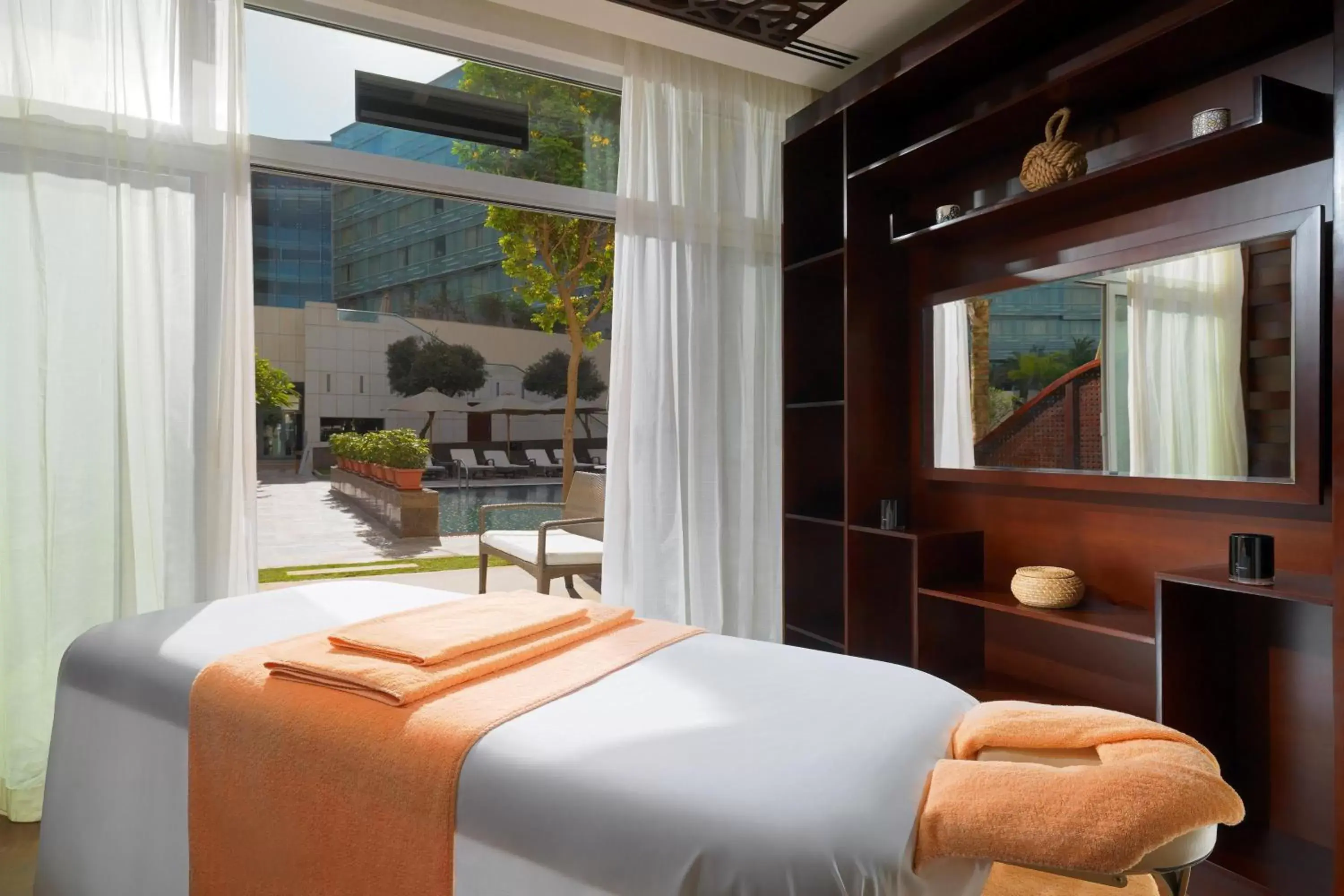 Spa and wellness centre/facilities, Bed in Le Meridien Cairo Airport