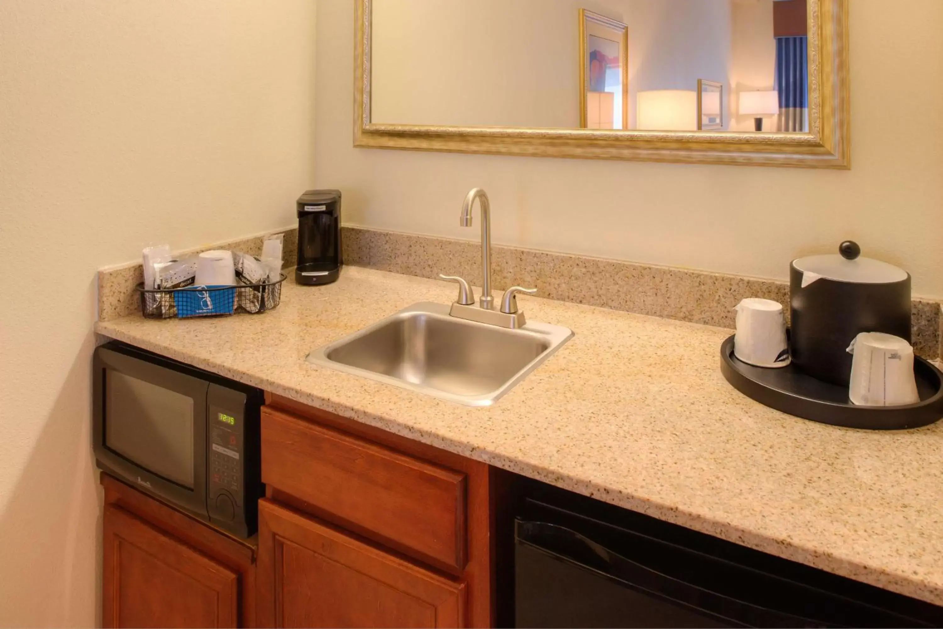 Other, Kitchen/Kitchenette in Hampton Inn & Suites Ontario