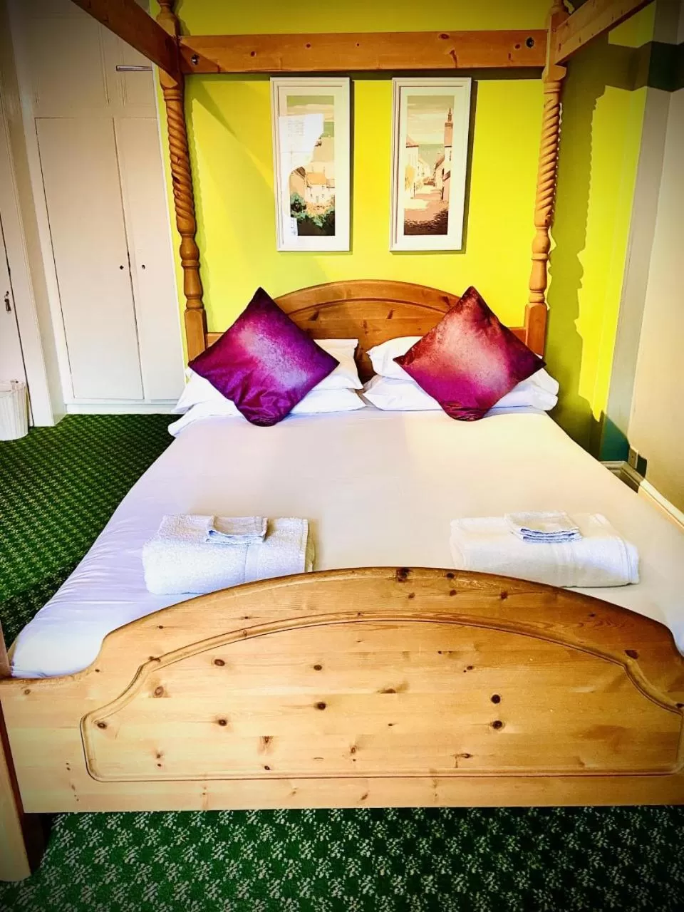 Bed in The Fleur De Lis