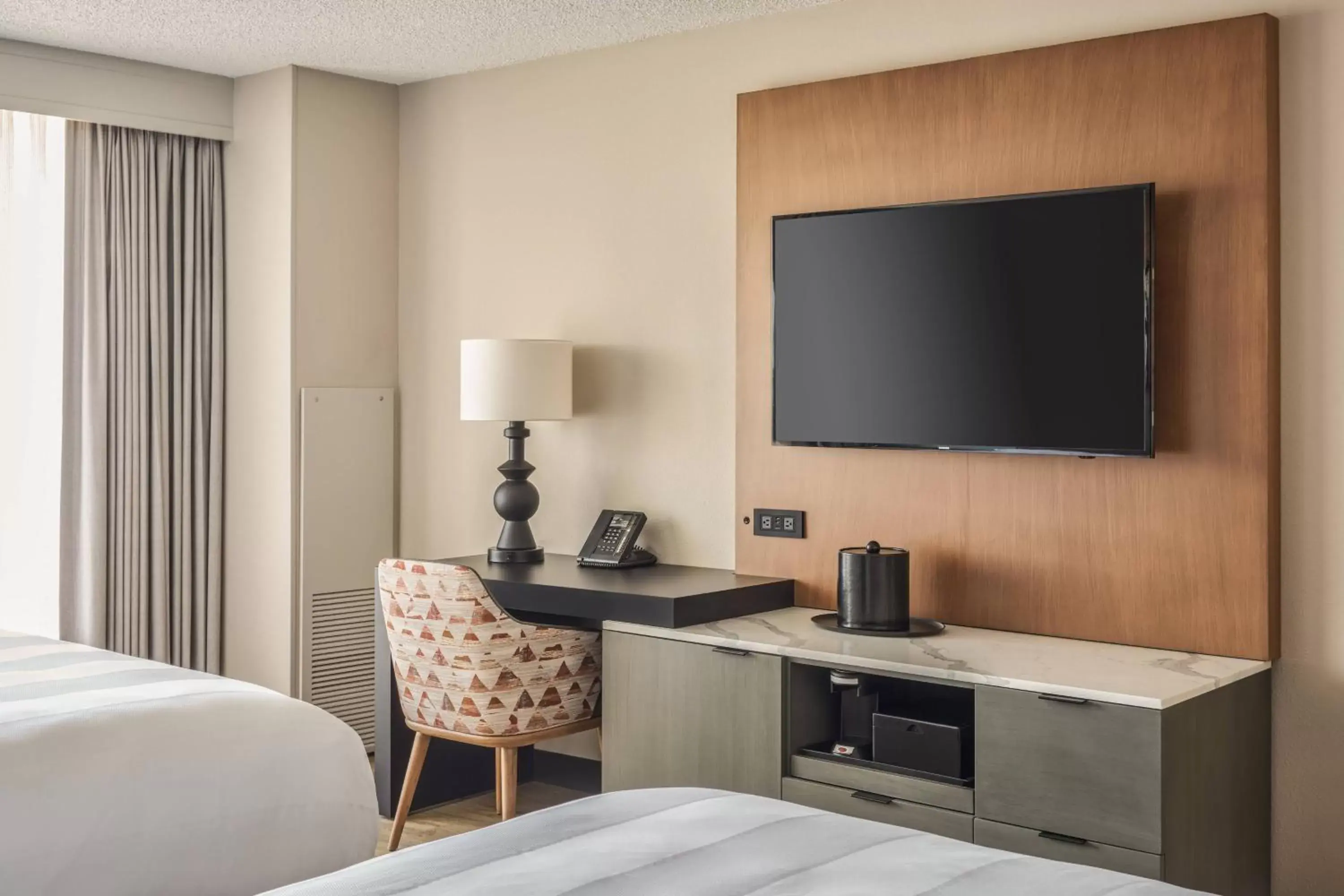 Photo of the whole room, TV/Entertainment Center in San Diego Marriott Mission Valley