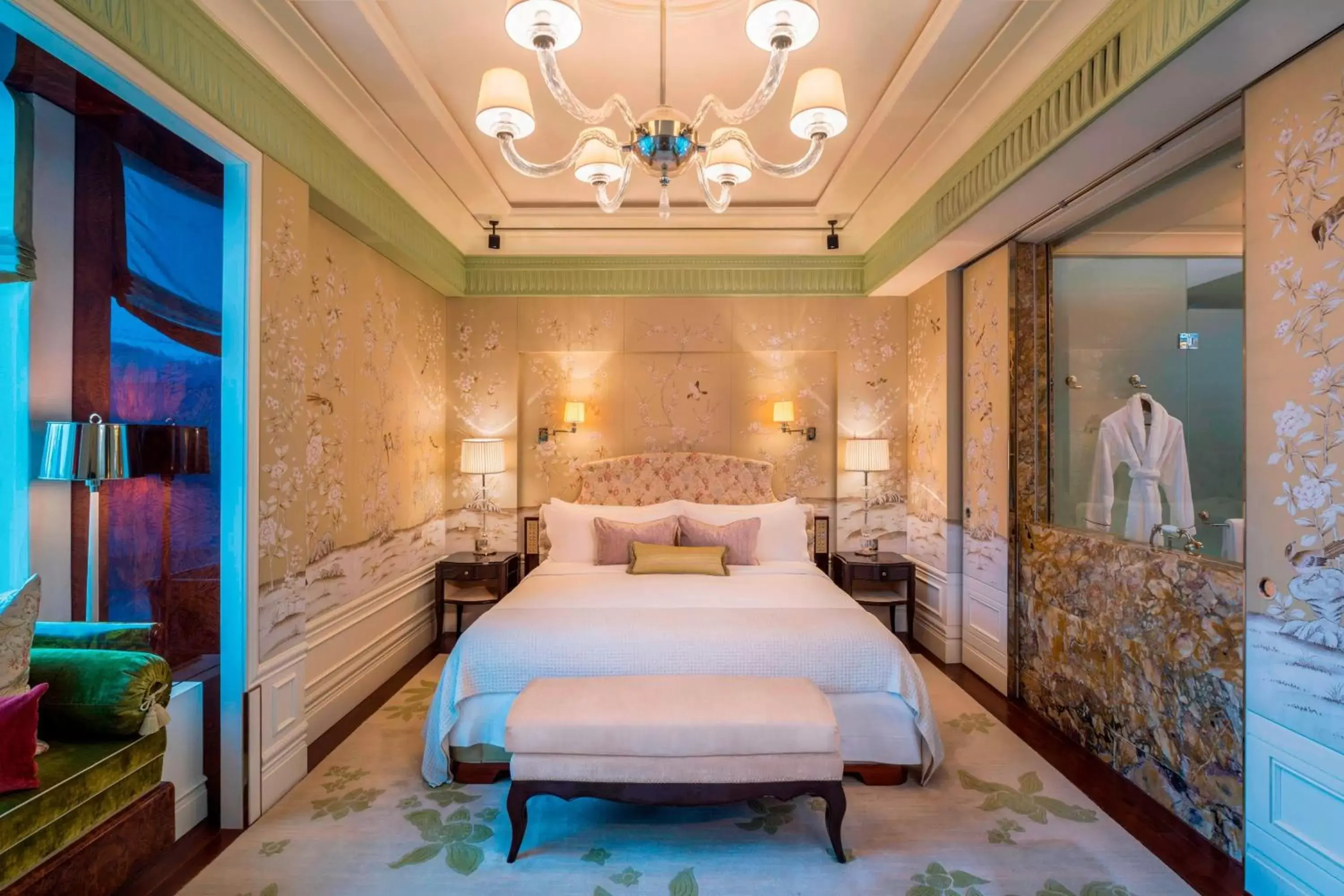 Bedroom, Bed in The St Regis Singapore