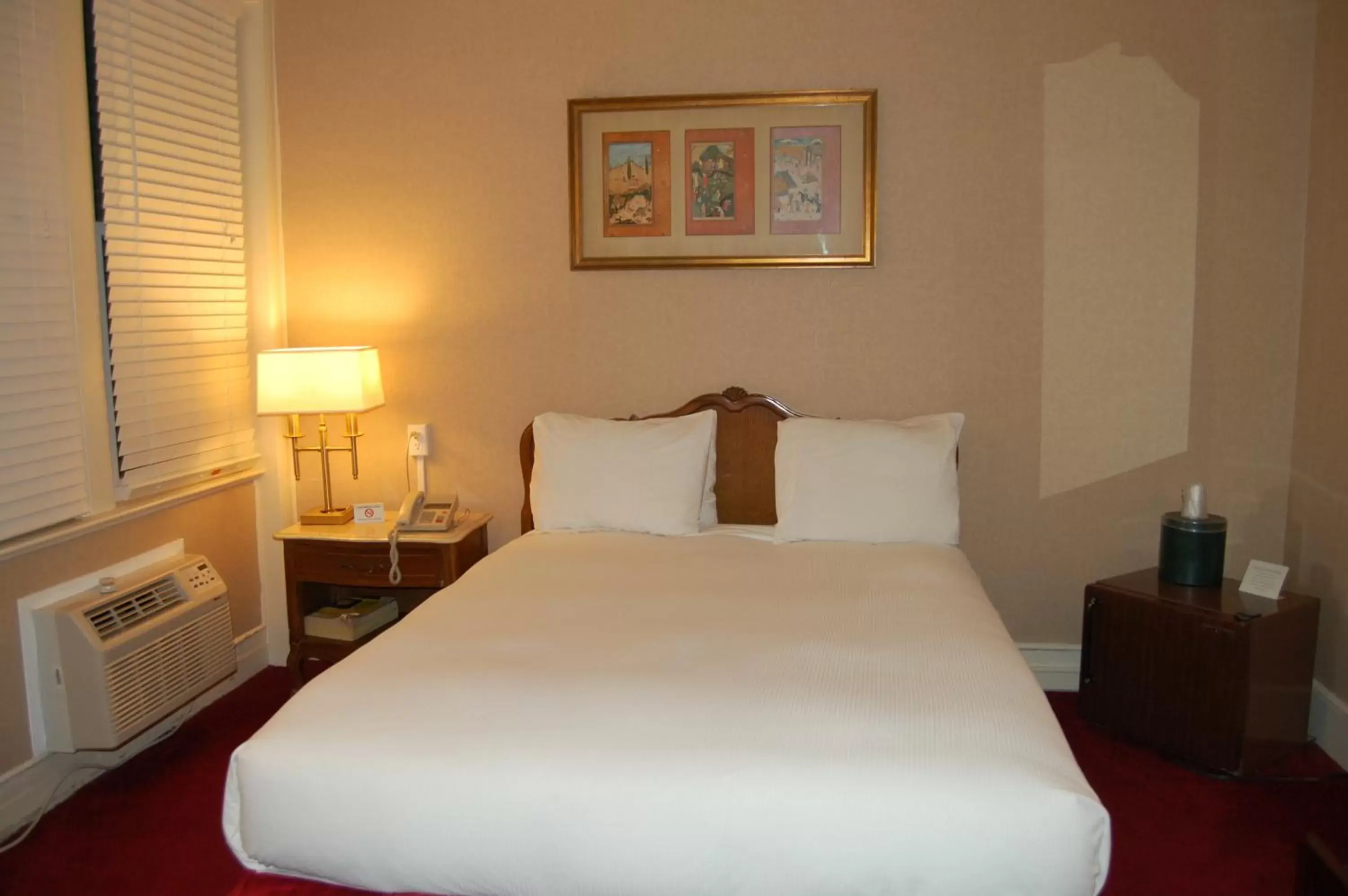 Bed in Windsor Inn Hotel