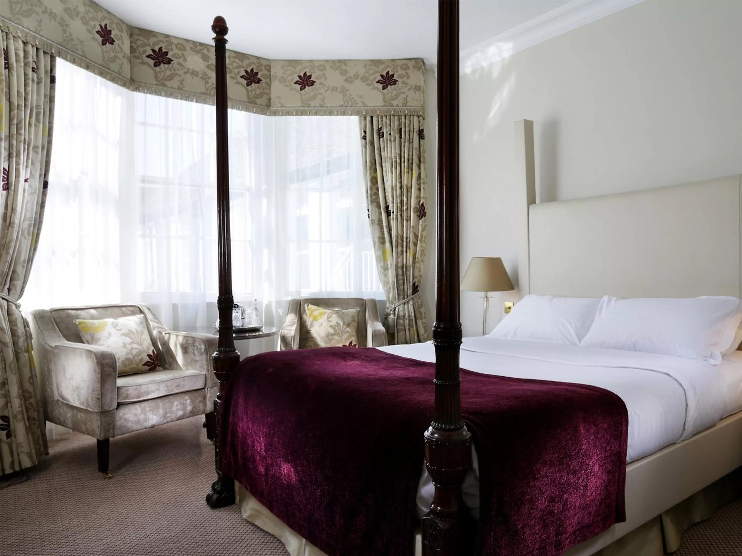 Bedroom, Bed in Macdonald Bear Hotel