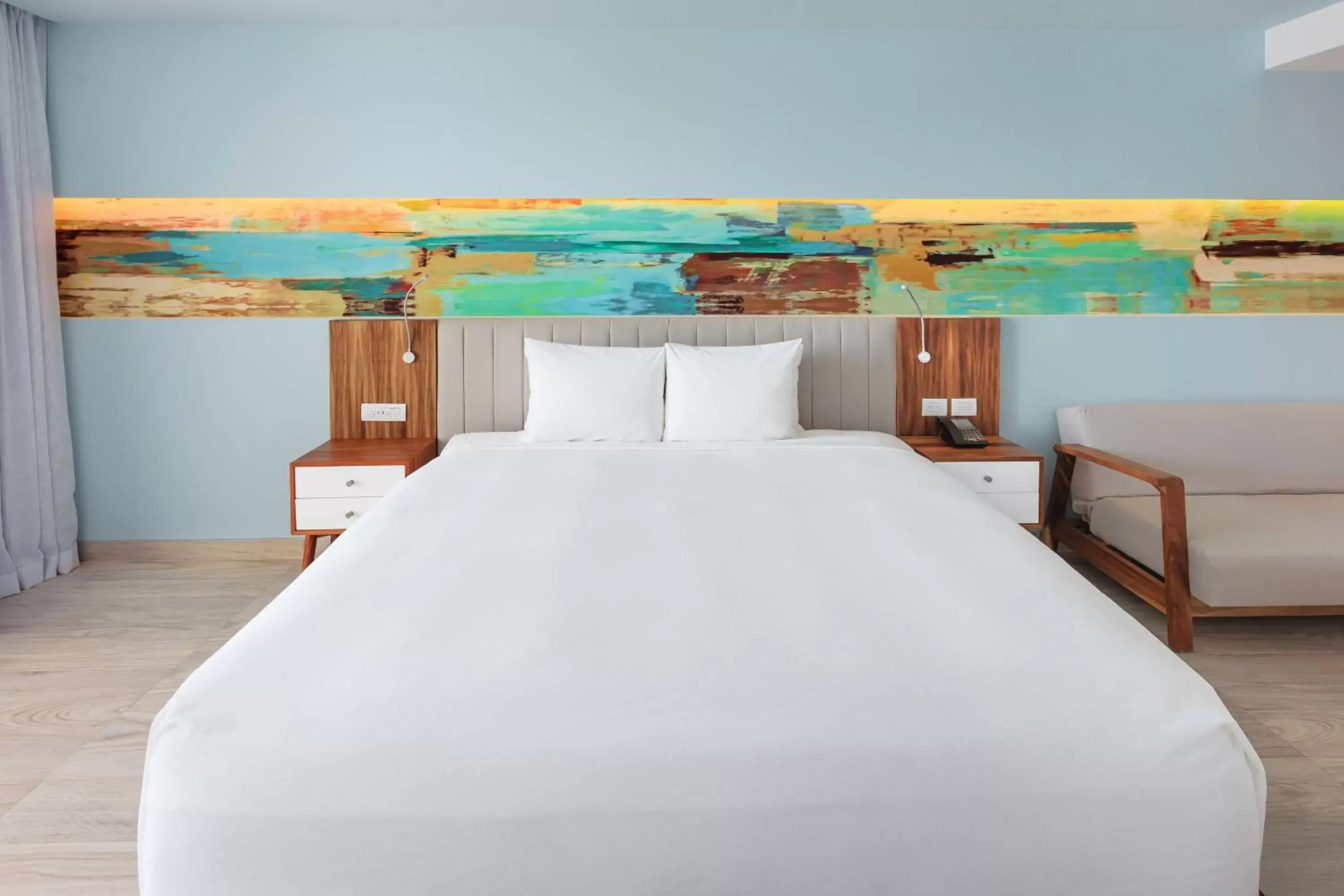 Bedroom, Bed in Courtyard by Marriott Mazatlan Beach Resort