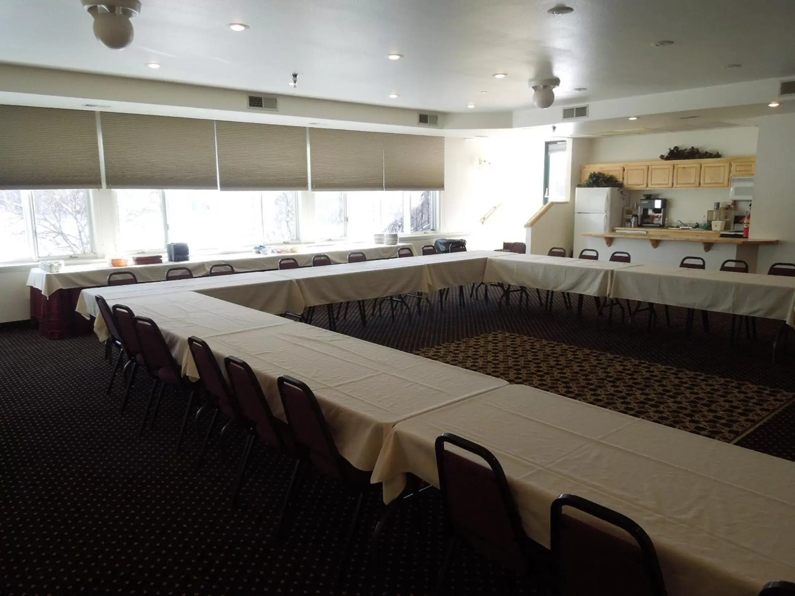 Meeting/conference room in Inn at Lander, Travelodge by Wyndham