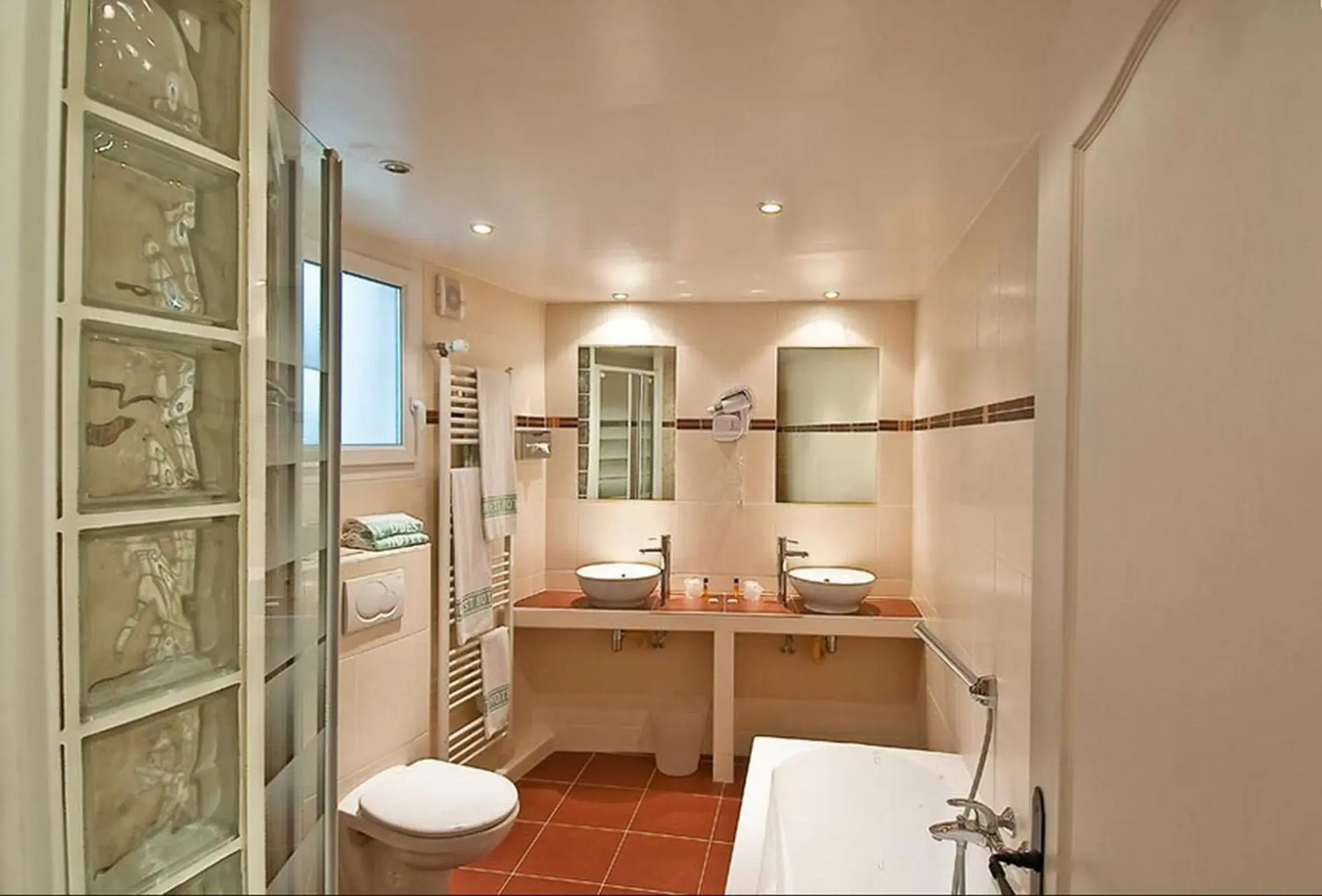 Bathroom in L'Ouest Hotel