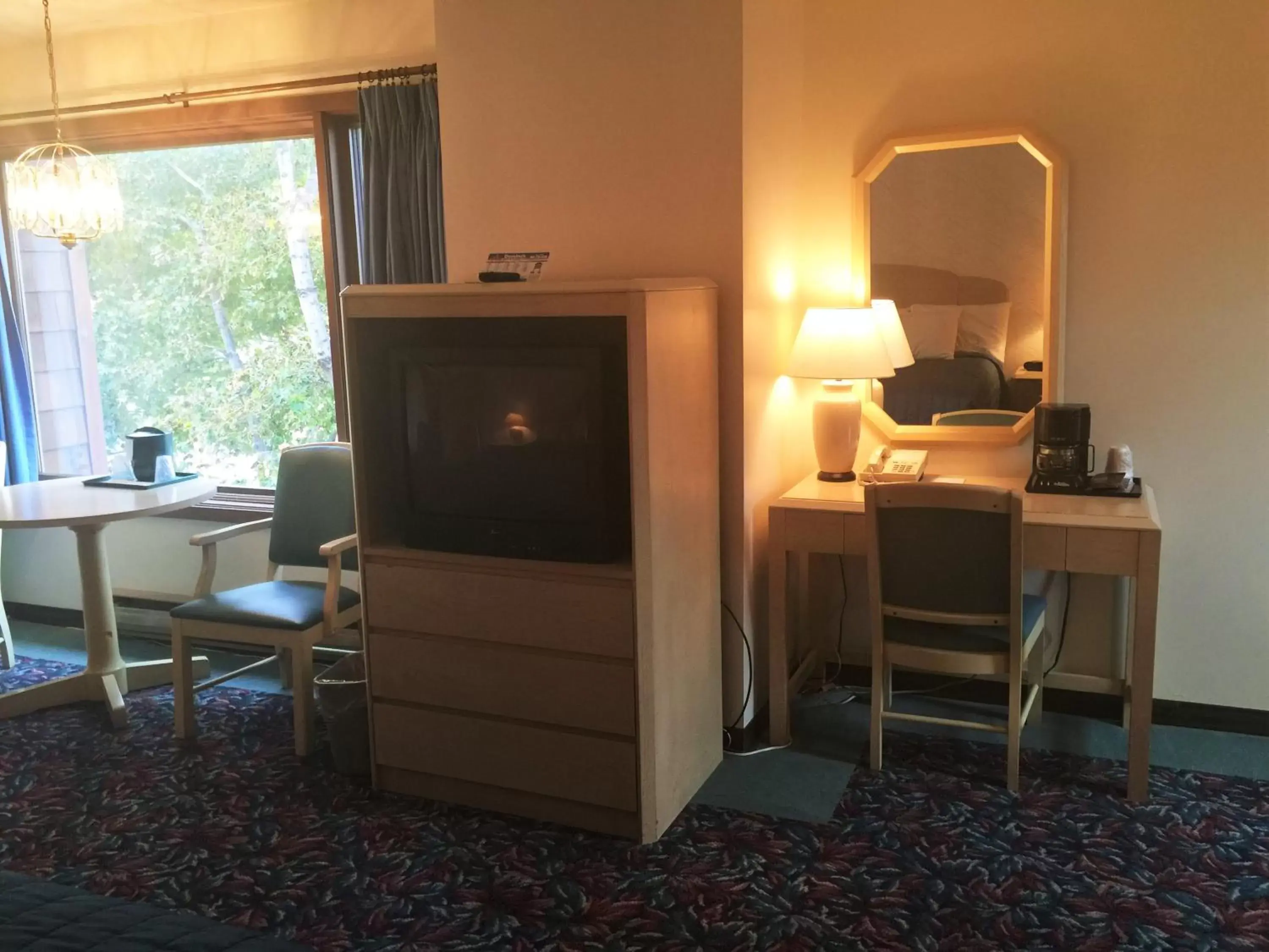 TV and multimedia, TV/Entertainment Center in Cedar Motor Inn