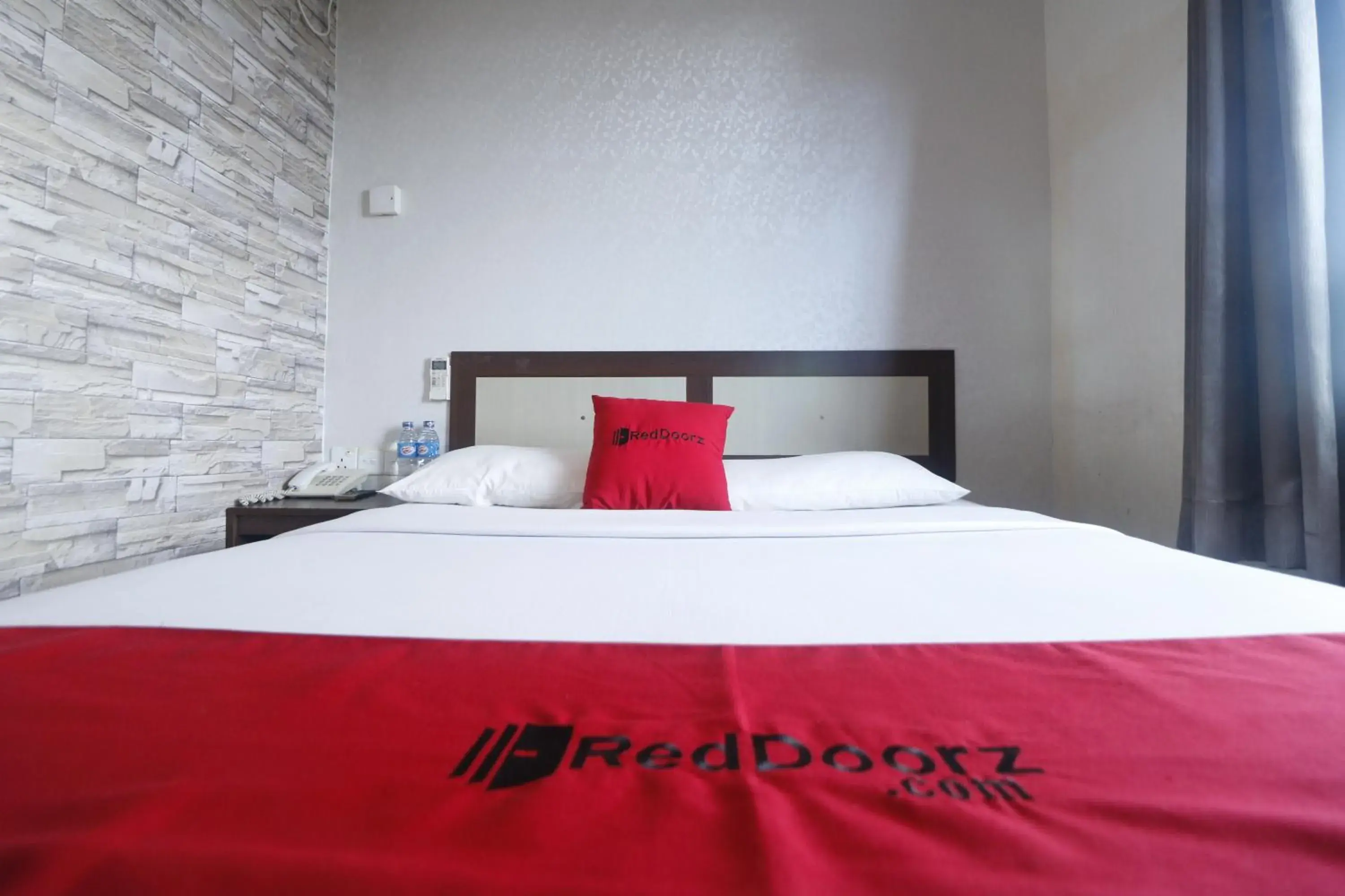 Bedroom, Bed in RedDoorz @ Batu Aji Batam