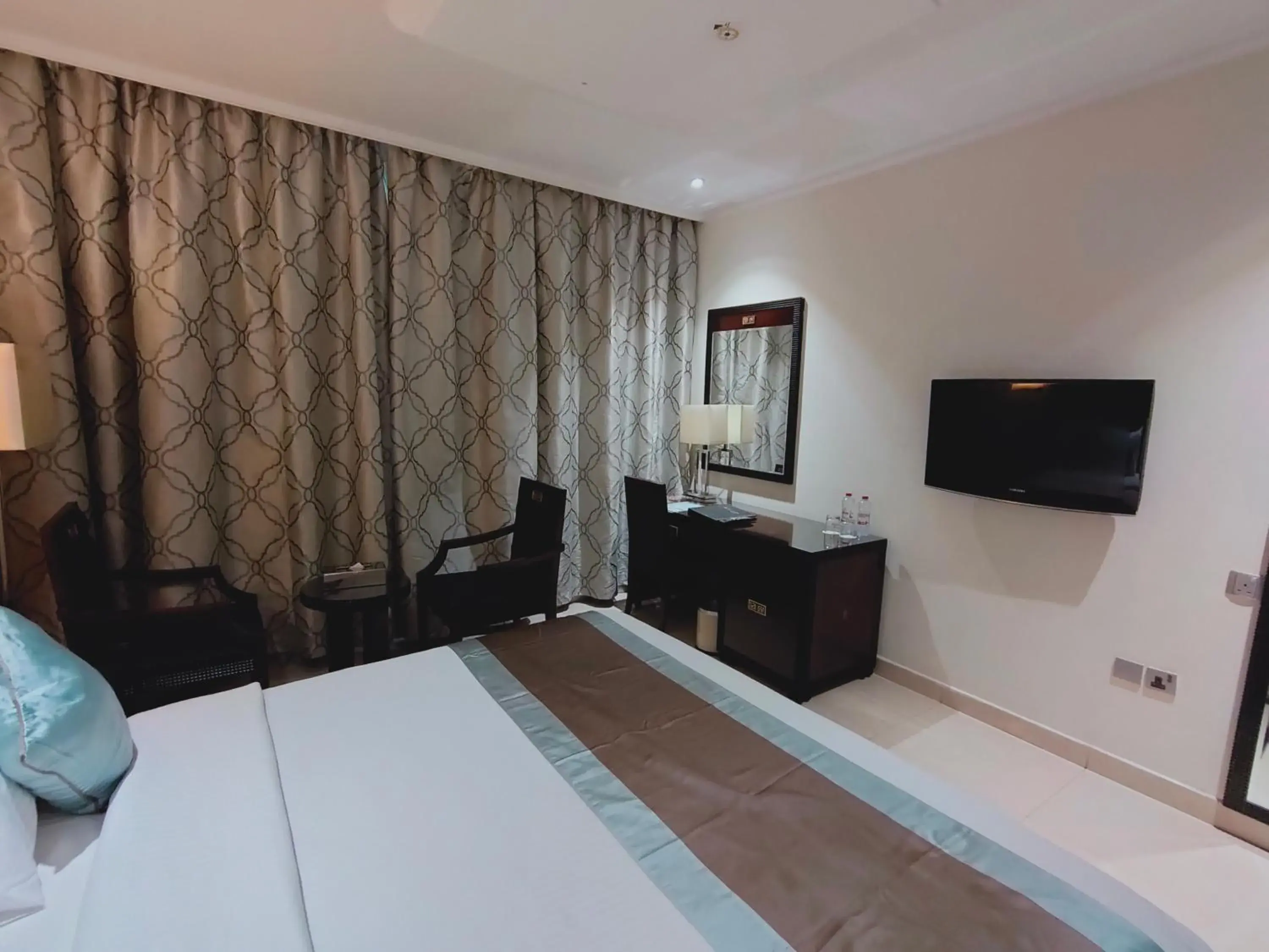 Bedroom, TV/Entertainment Center in Smana Hotel Al Raffa