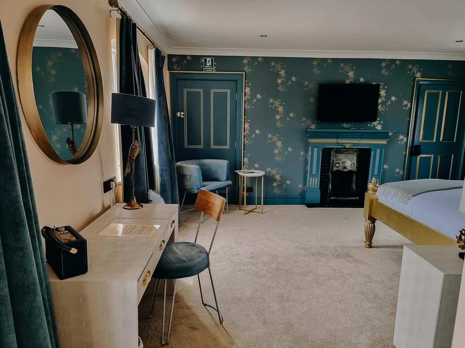 TV and multimedia, TV/Entertainment Center in Verzon House