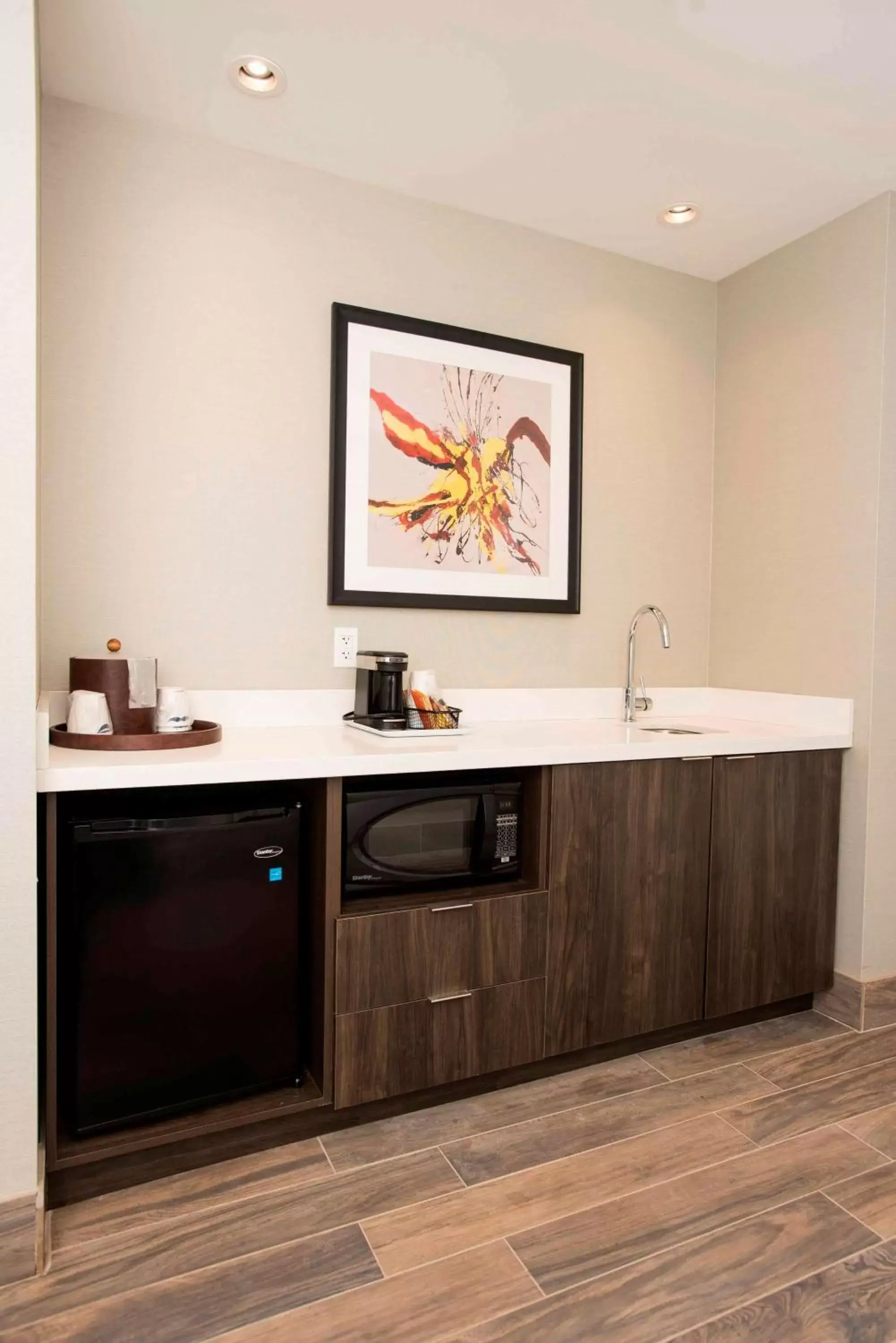 Kitchen or kitchenette, Kitchen/Kitchenette in Hampton Inn & Suites by Hilton Thunder Bay