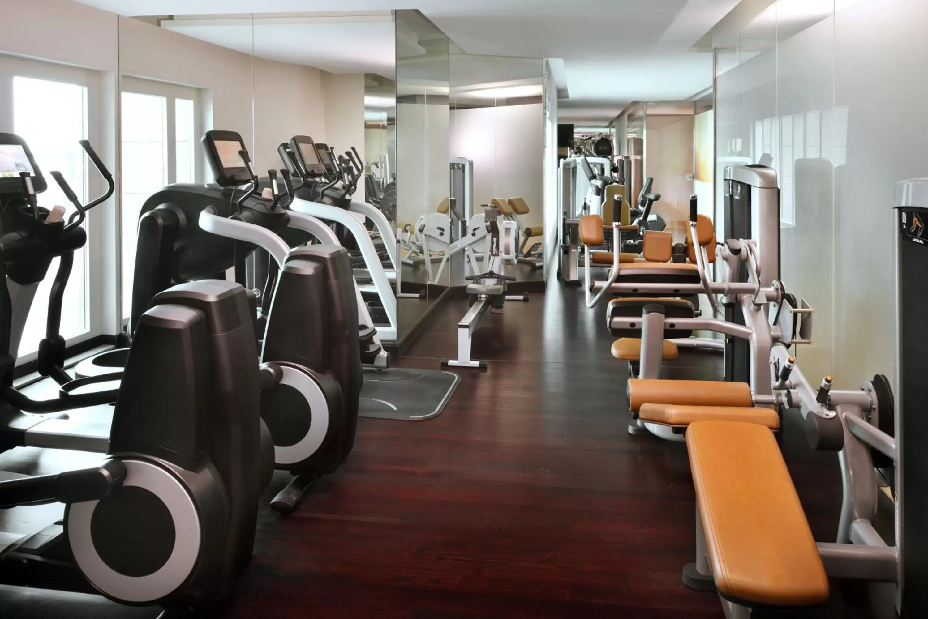 Fitness centre/facilities, Fitness Center/Facilities in Dubai Marriott Harbour Hotel And Suites