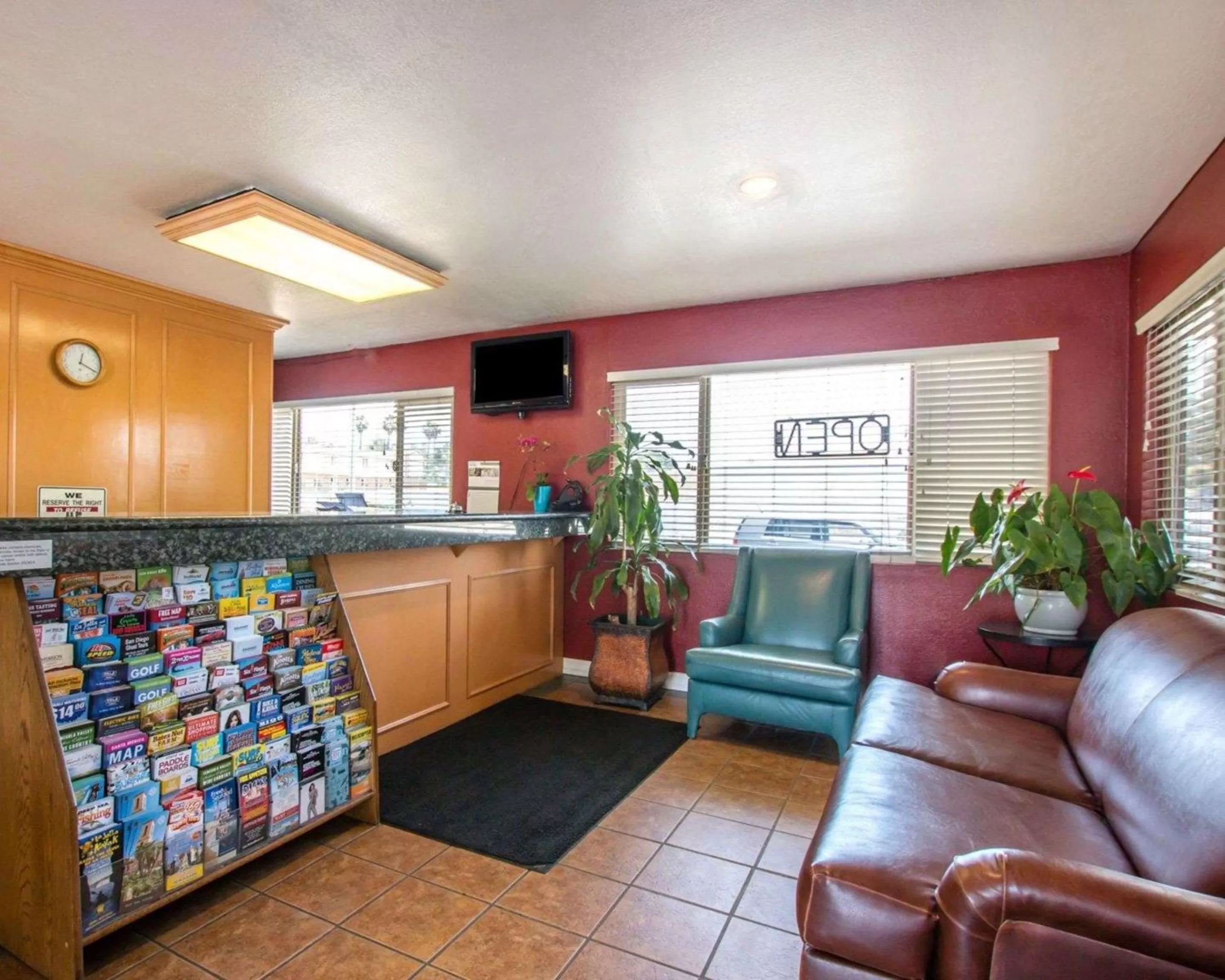 Lobby or reception in Rodeway Inn Fallbrook Downtown