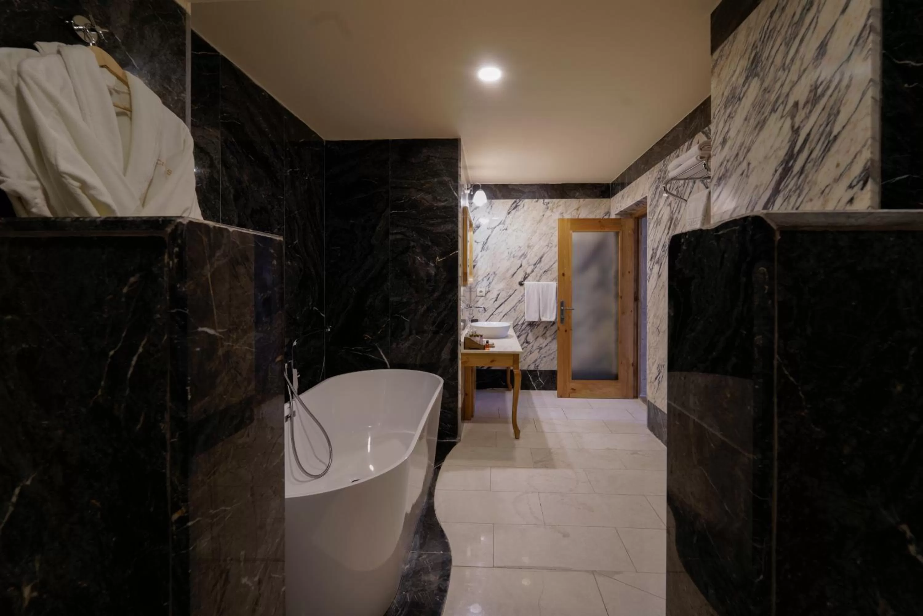 Toilet, Bed in Cratus Stone Palace