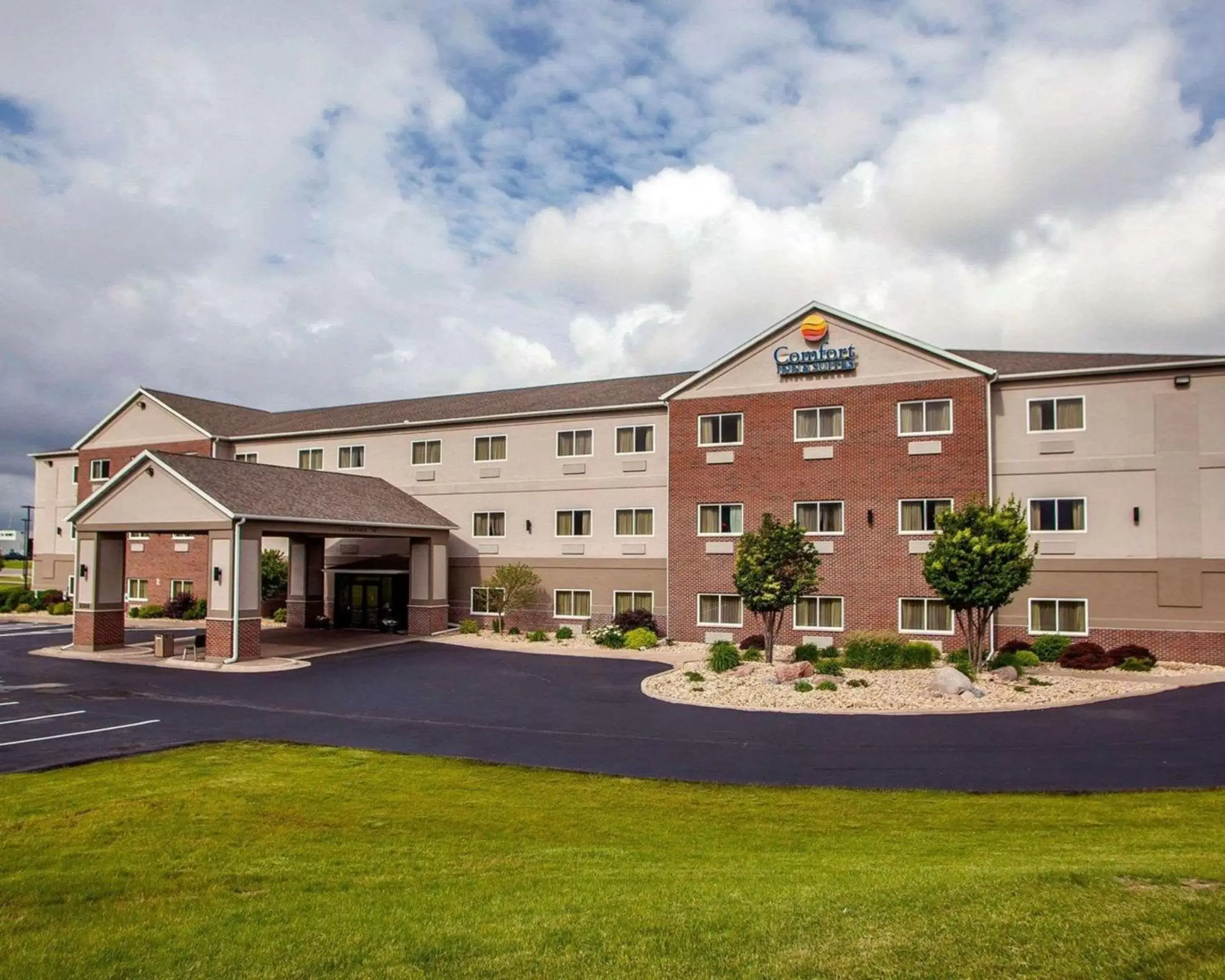 Property Building in Comfort Inn & Suites Davenport - Quad Cities