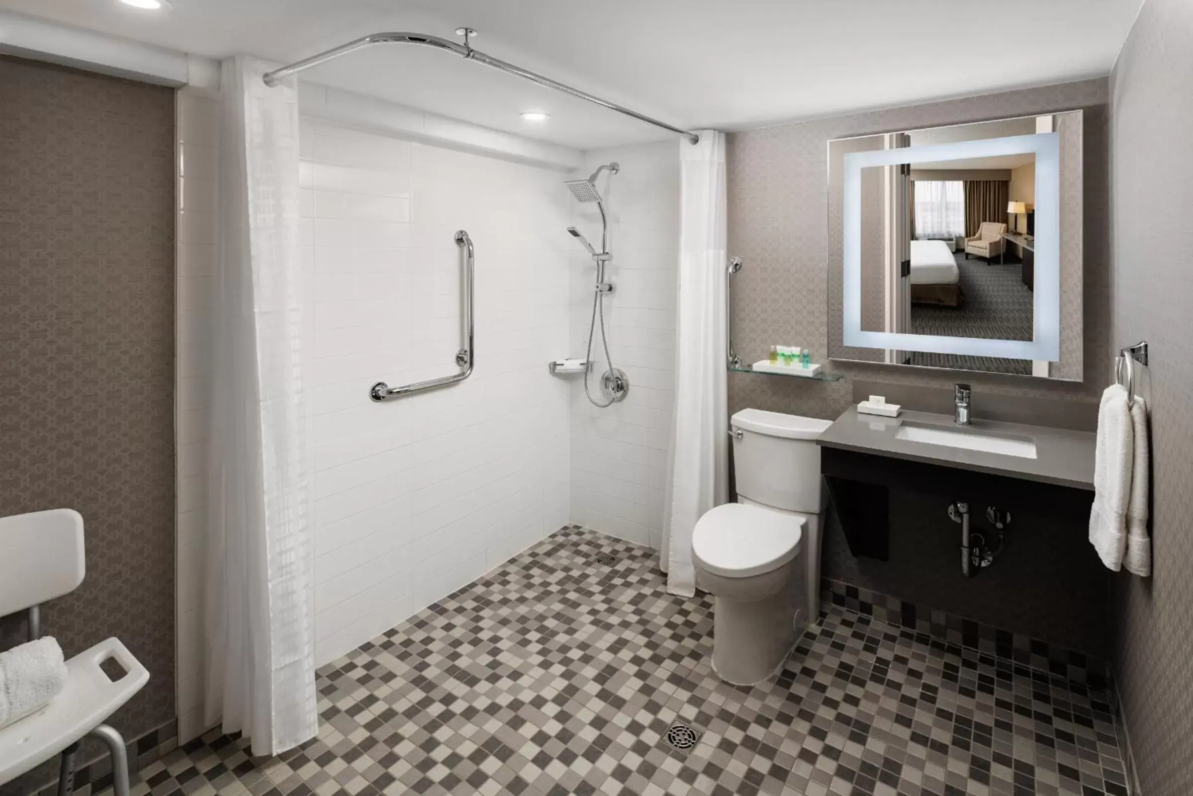 Shower, Bathroom in Pomeroy Hotel & Conference Centre