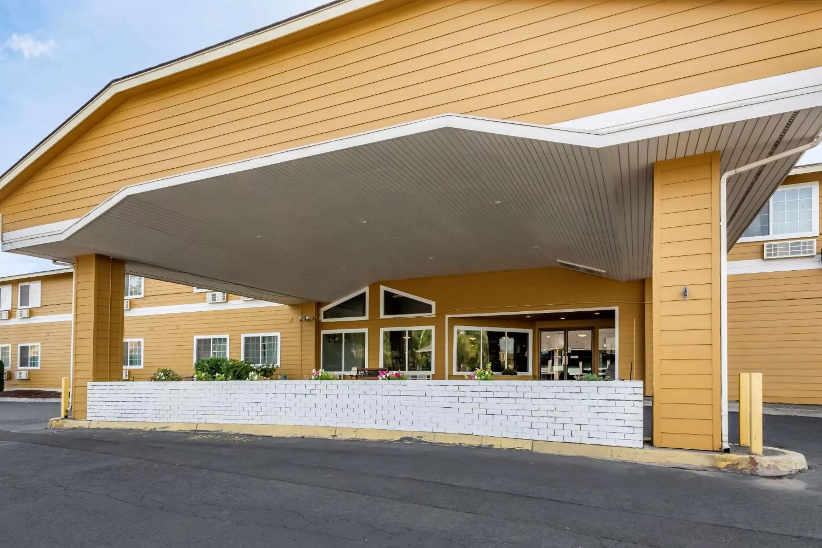 Property Building in Quality Inn Paradise Creek