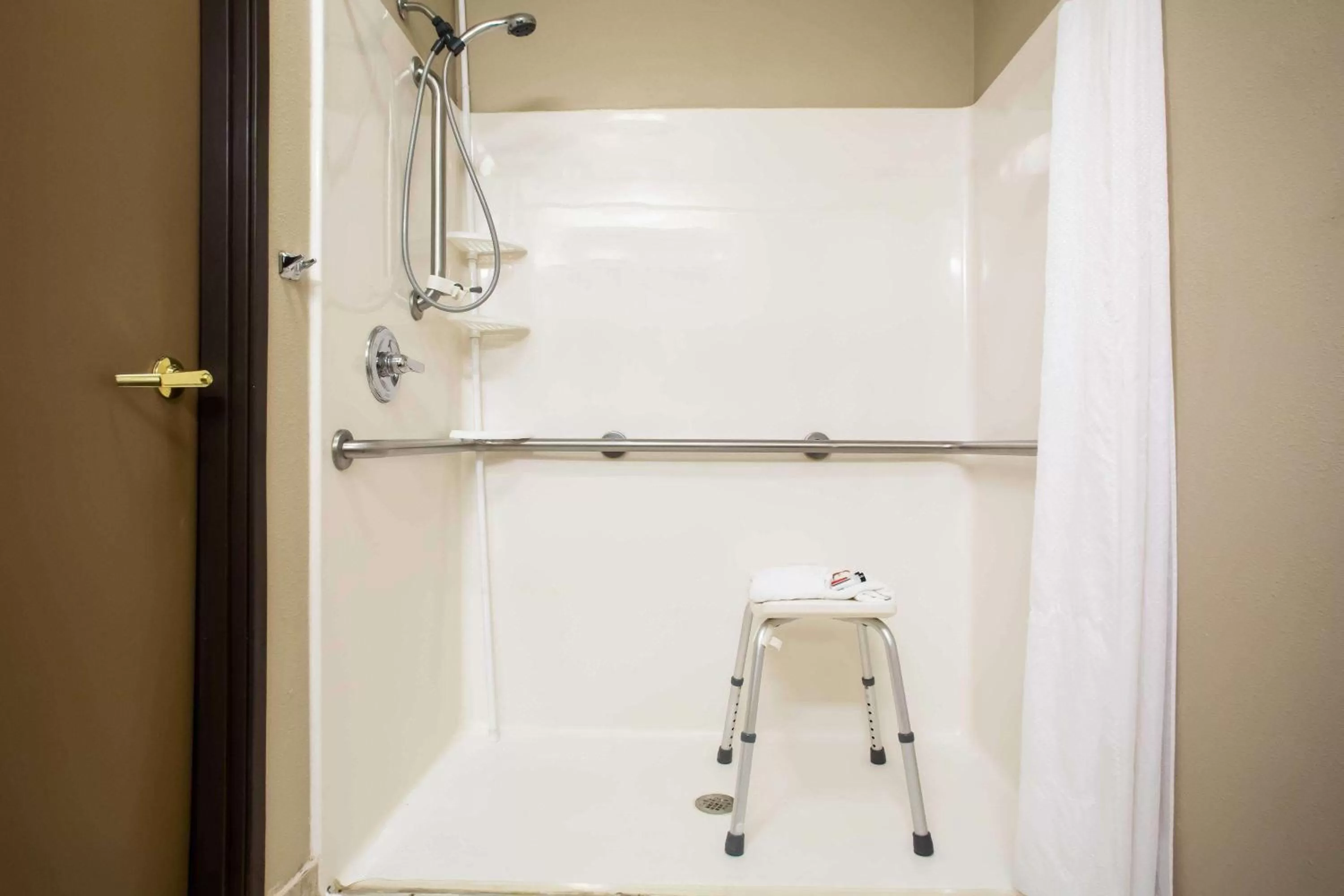 Bathroom in Super 8 by Wyndham Union