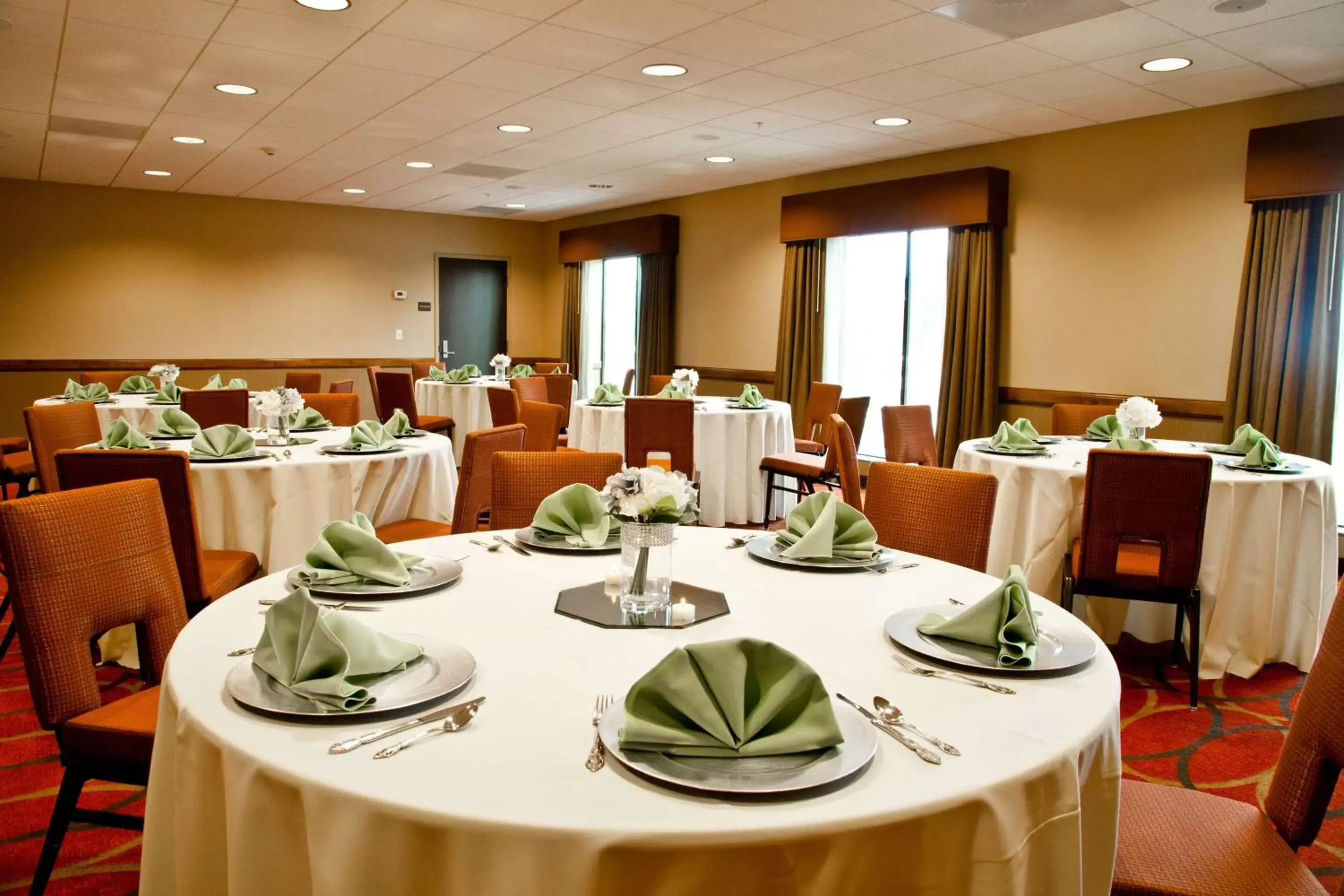 Meeting/conference room, Restaurant/Places to Eat in Hampton Inn & Suites Salinas