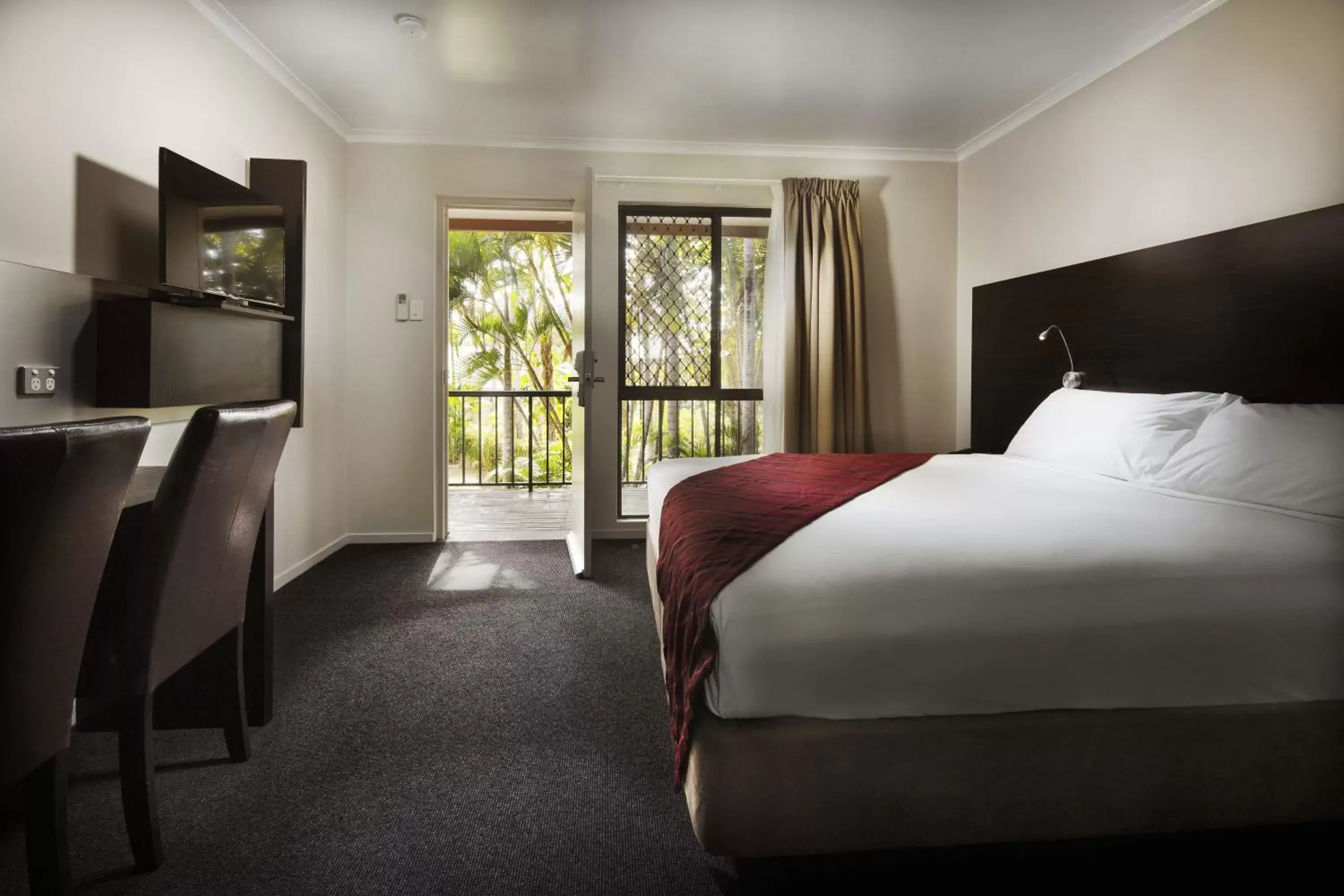 Shower, Bed in Mercure Townsville