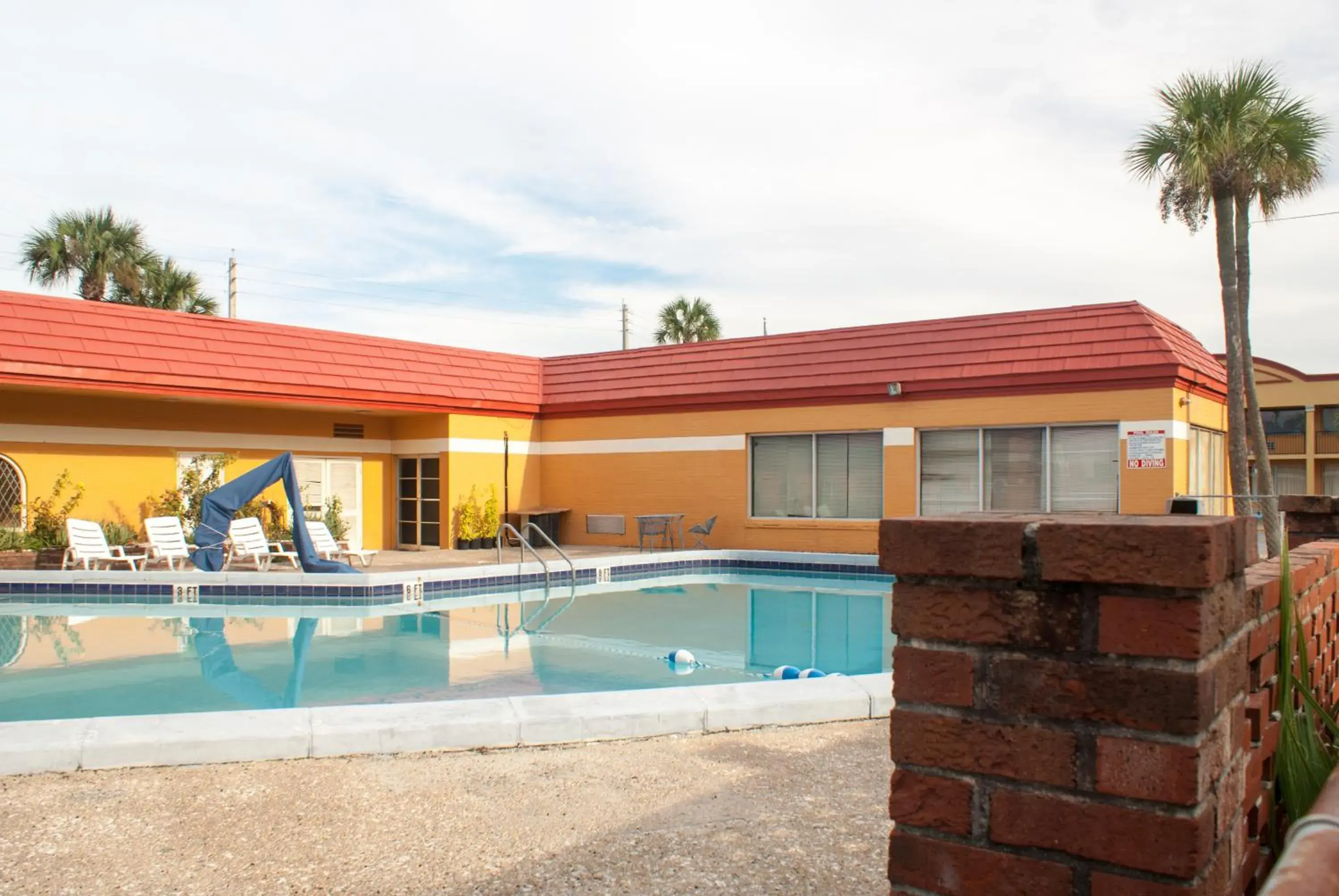 Property building, Swimming Pool in Scottish Inn Downtown Jacksonville