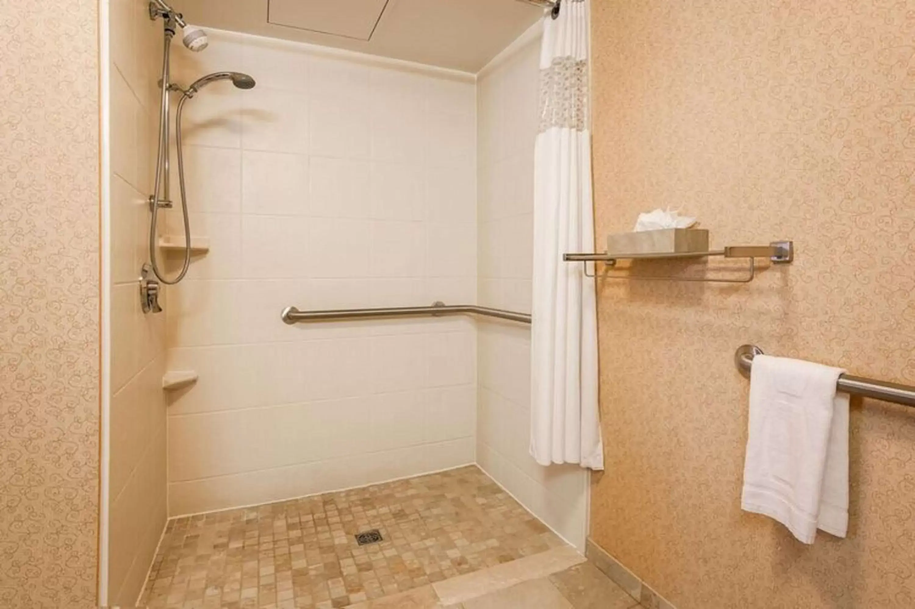 Bathroom in Hampton Inn & Suites Poughkeepsie