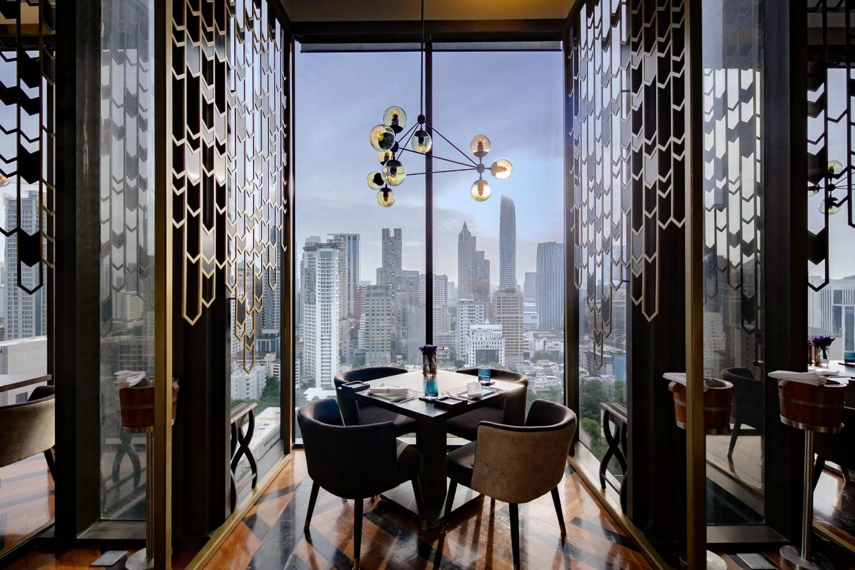 Restaurant/places to eat in Hotel Indigo Bangkok Wireless Road by IHG