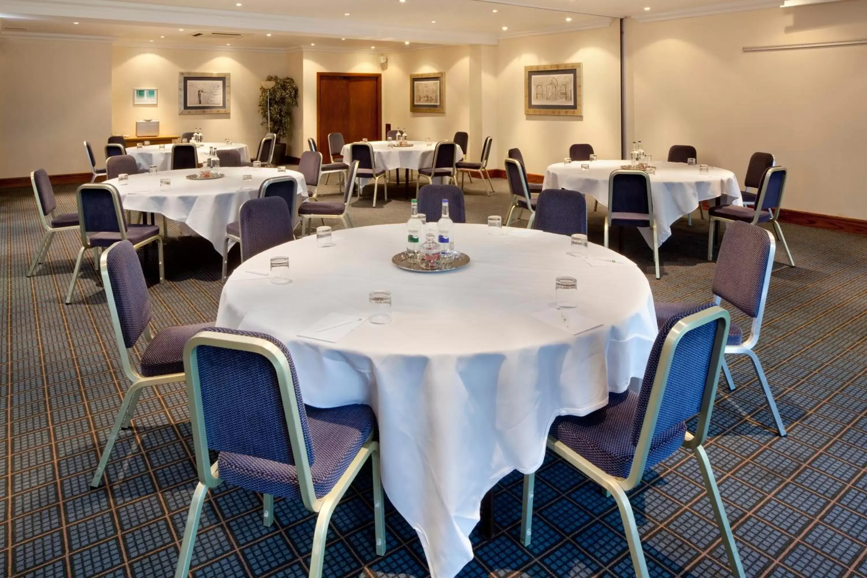 Meeting/conference room, Restaurant/Places to Eat in Holiday Inn Norwich, Ipswich Road, an IHG Hotel