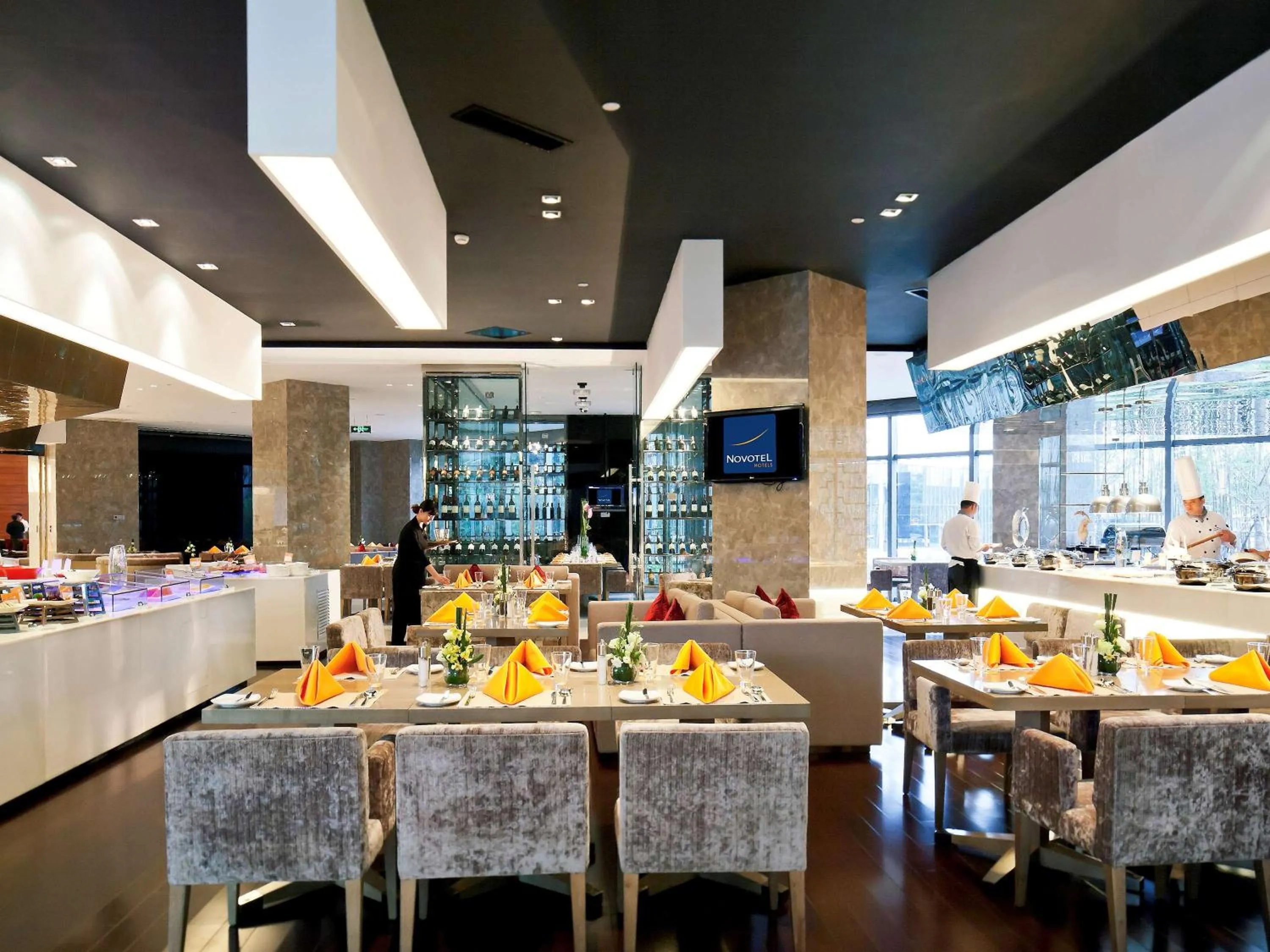 Restaurant/places to eat in Novotel Nanjing East Suning