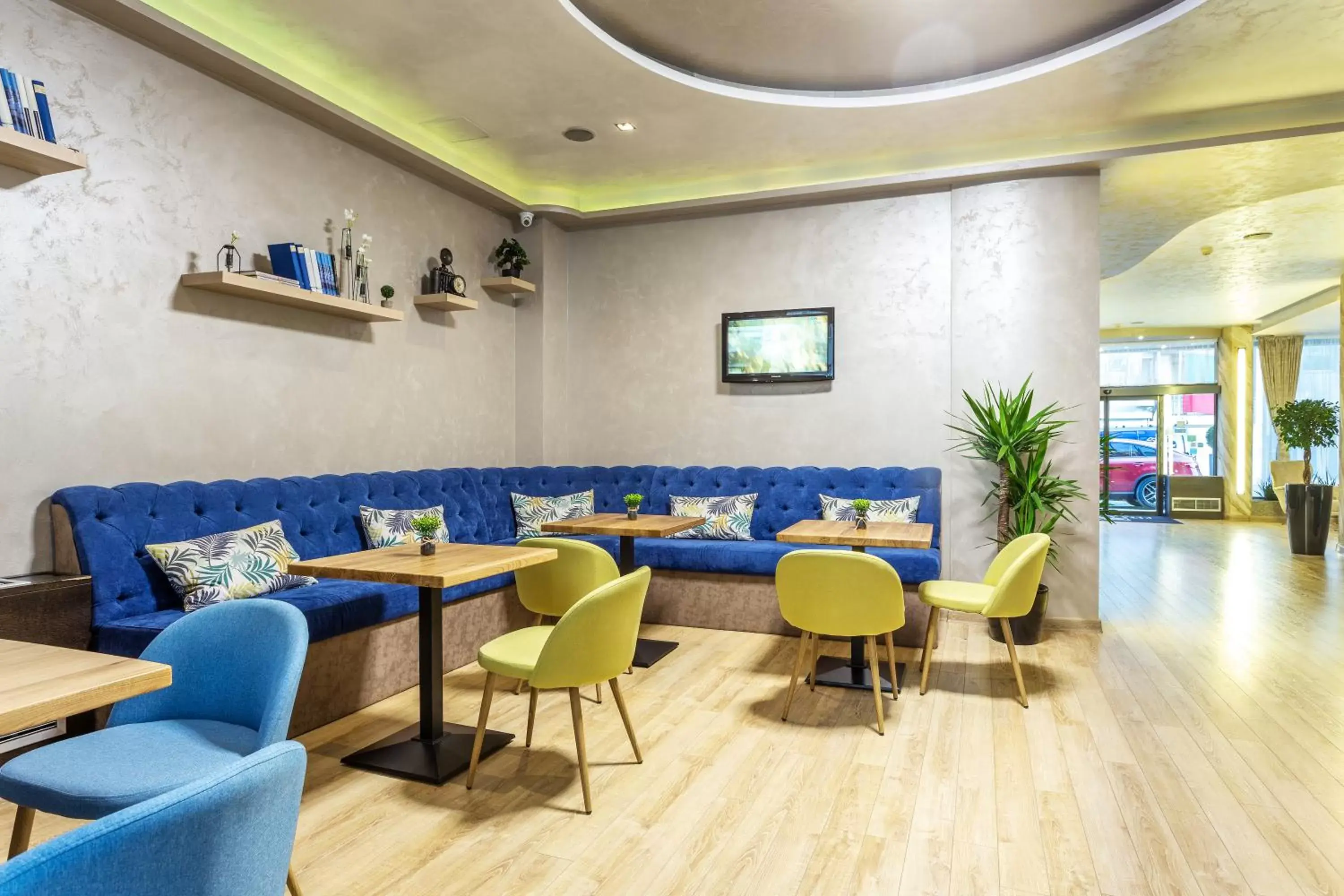 Lounge or bar, Restaurant/Places to Eat in City Avenue Hotel by HMG