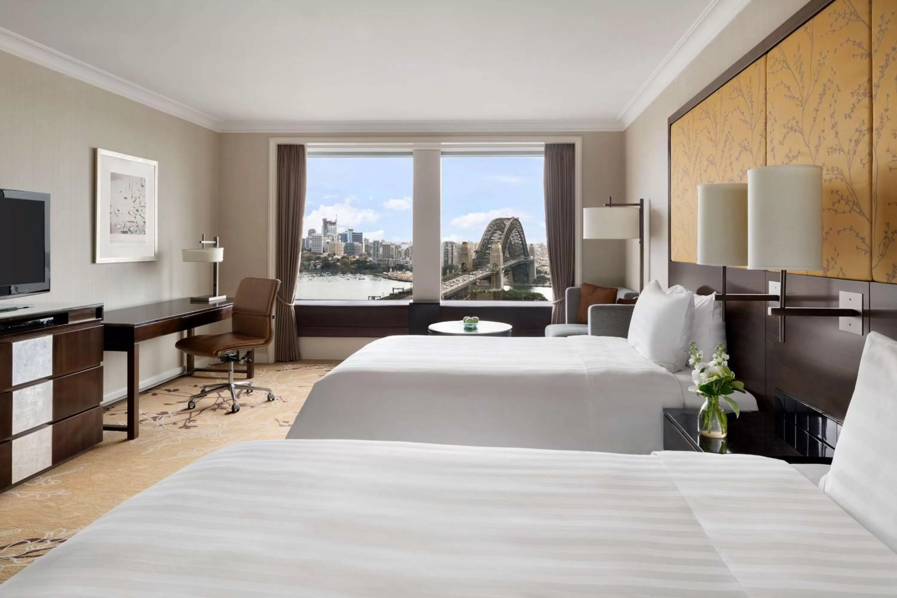Photo of the whole room, Bed in Shangri-La Sydney