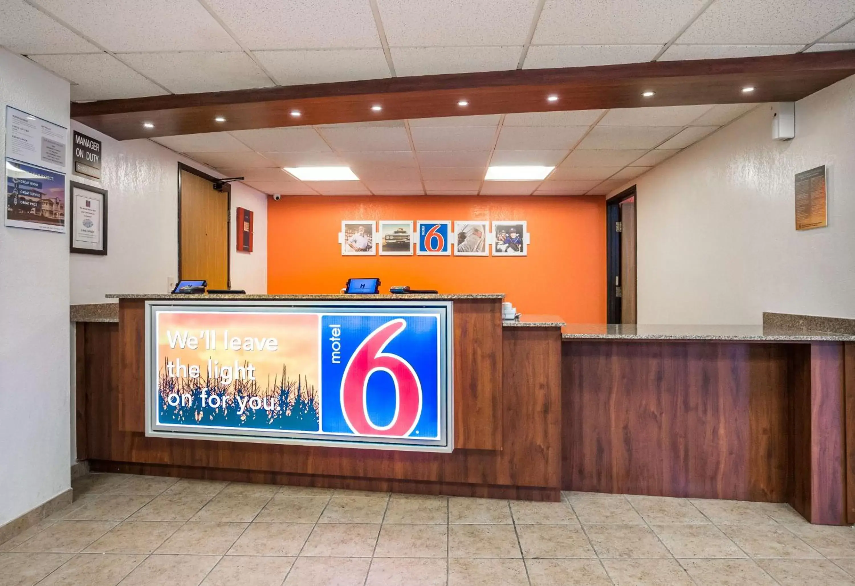 Lobby or reception in Motel 6-Prospect Heights, IL Lobby or reception in Motel 6-Prospect Heights, IL