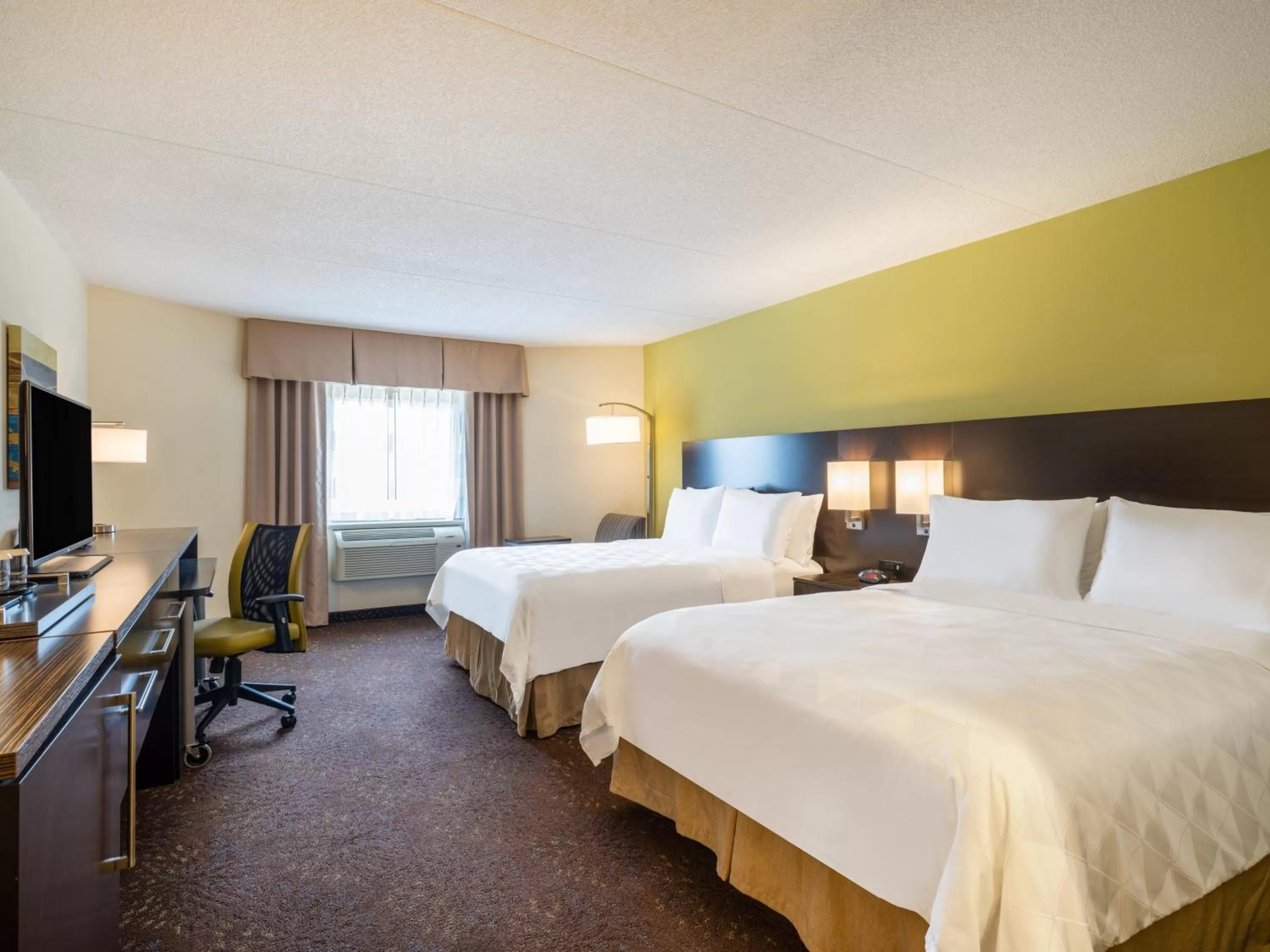Photo of the whole room, Bed in Holiday Inn Greensboro Coliseum by IHG