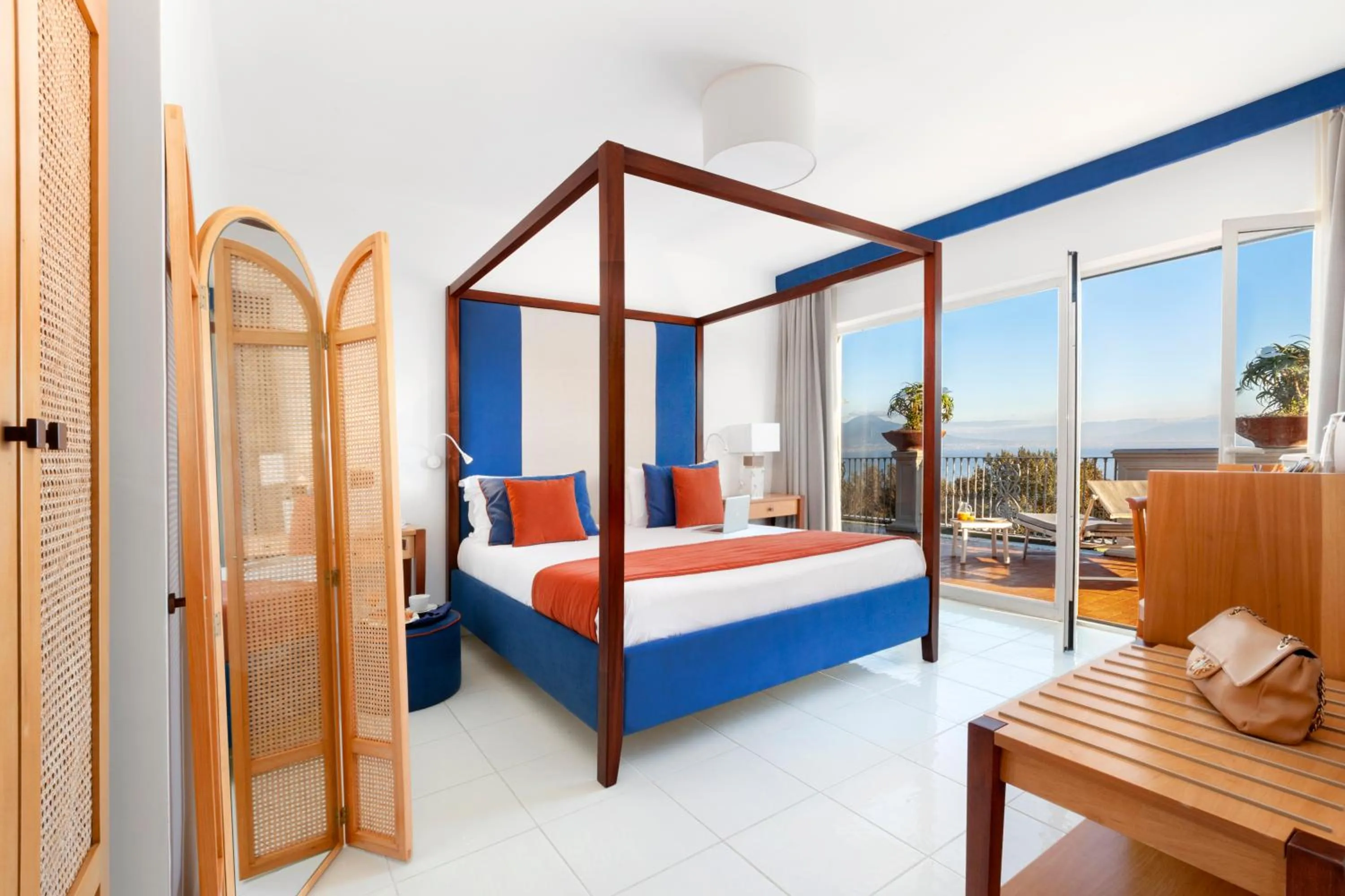 Photo of the whole room, Bed in Atlantic Palace Hotel