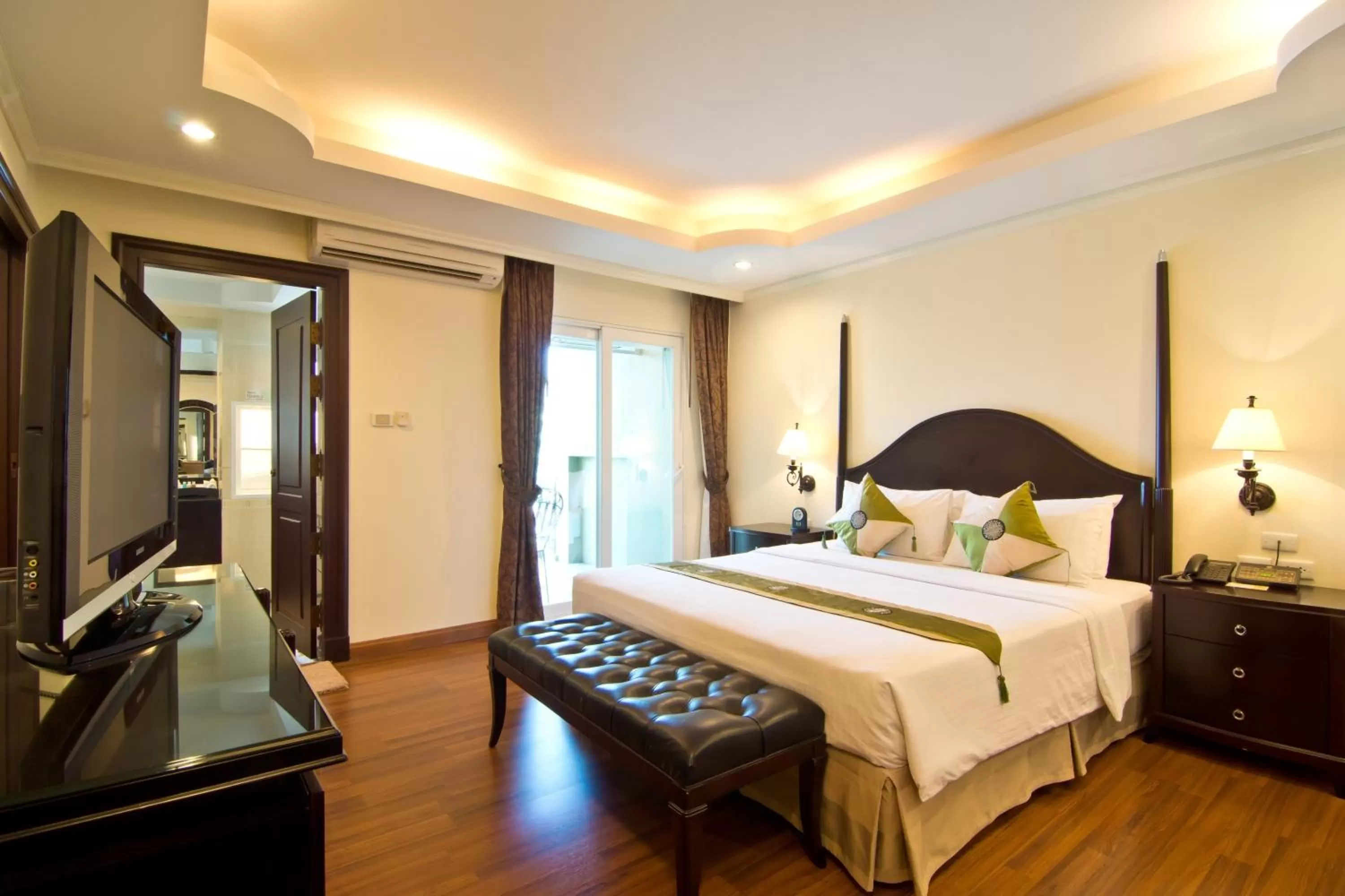 Photo of the whole room, Bed in LK Royal Suite