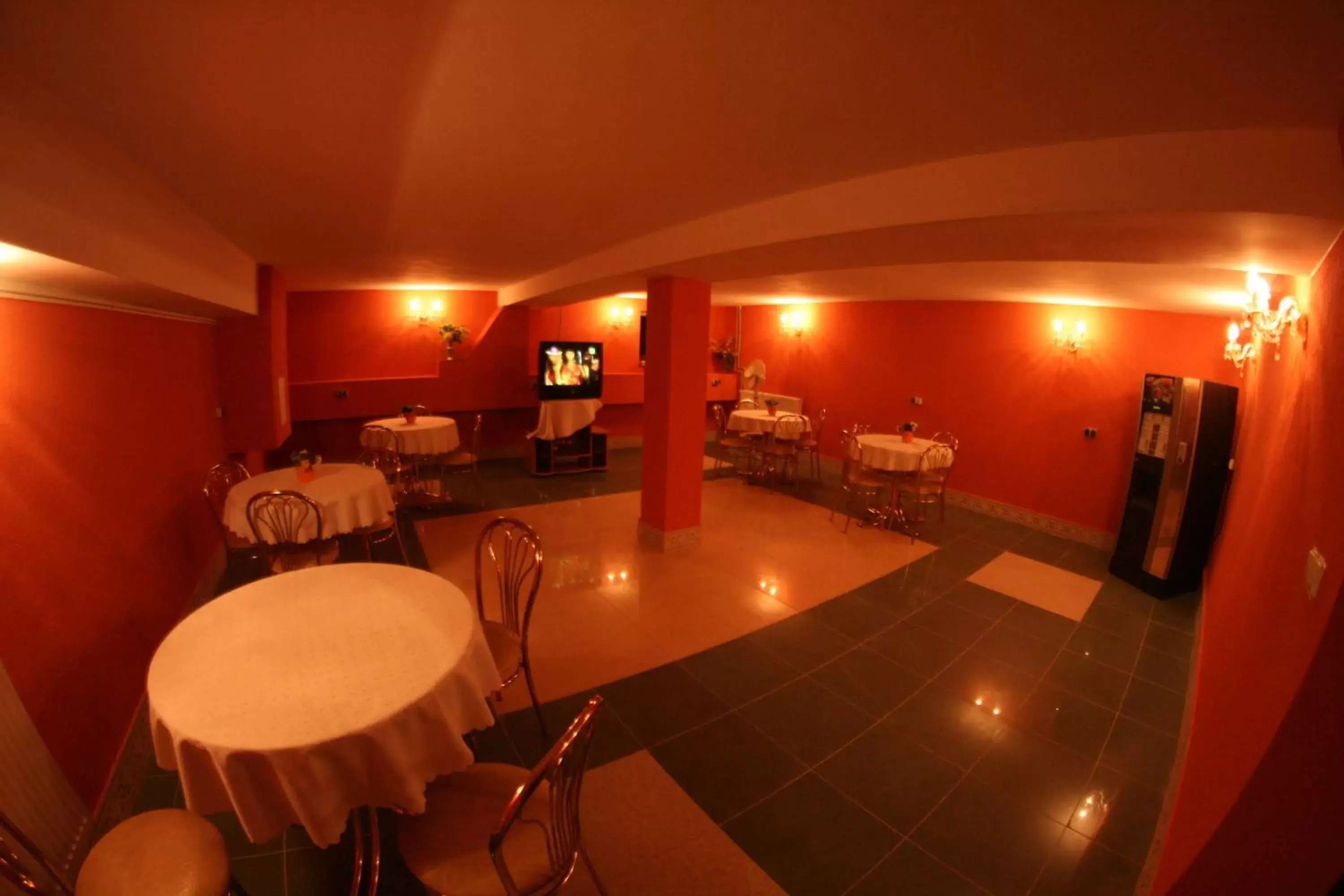 Restaurant/places to eat in Hotel Daisy Budget Restaurant/places to eat in Hotel Daisy Budget