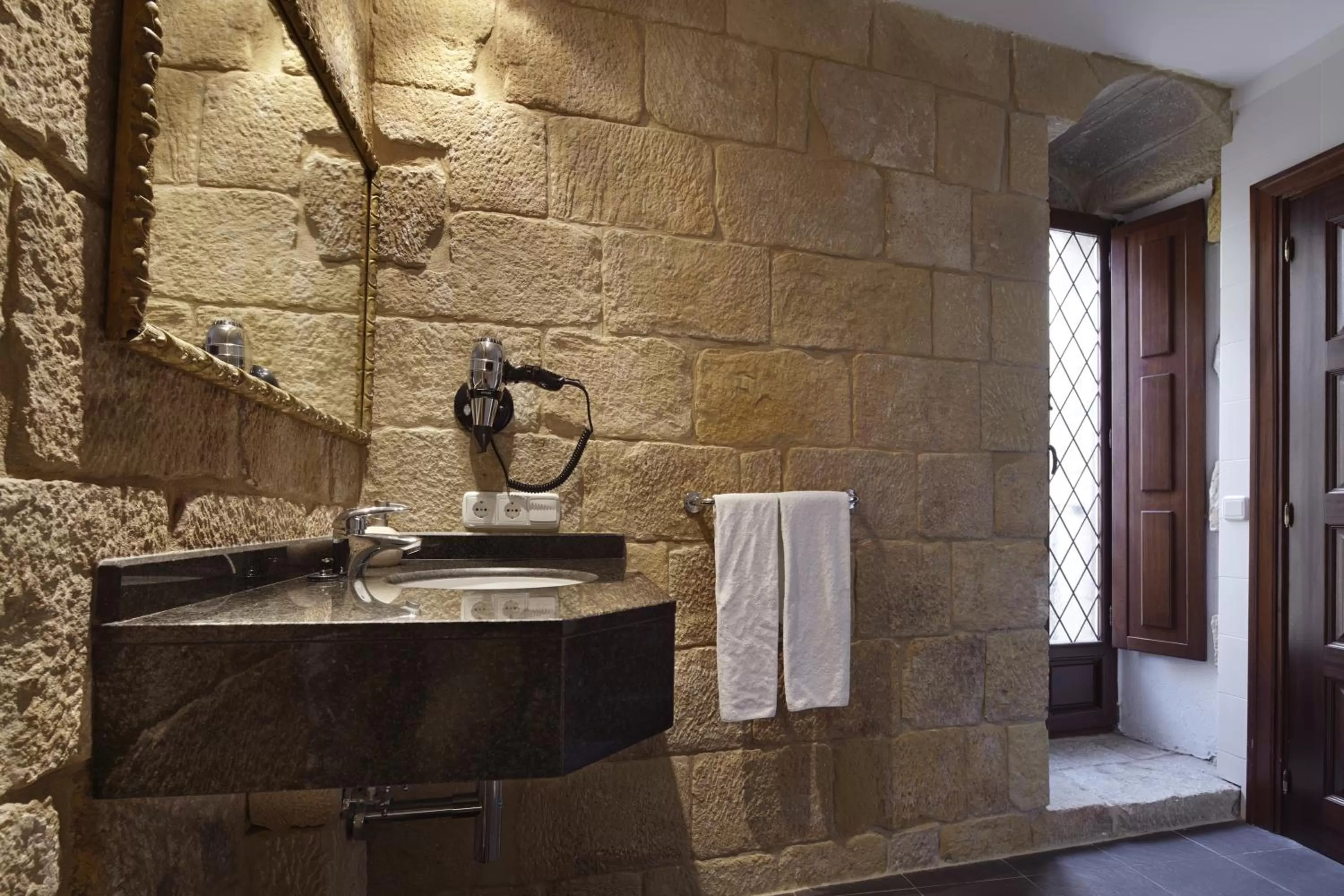 Bathroom in Saiaz Getaria Hotela