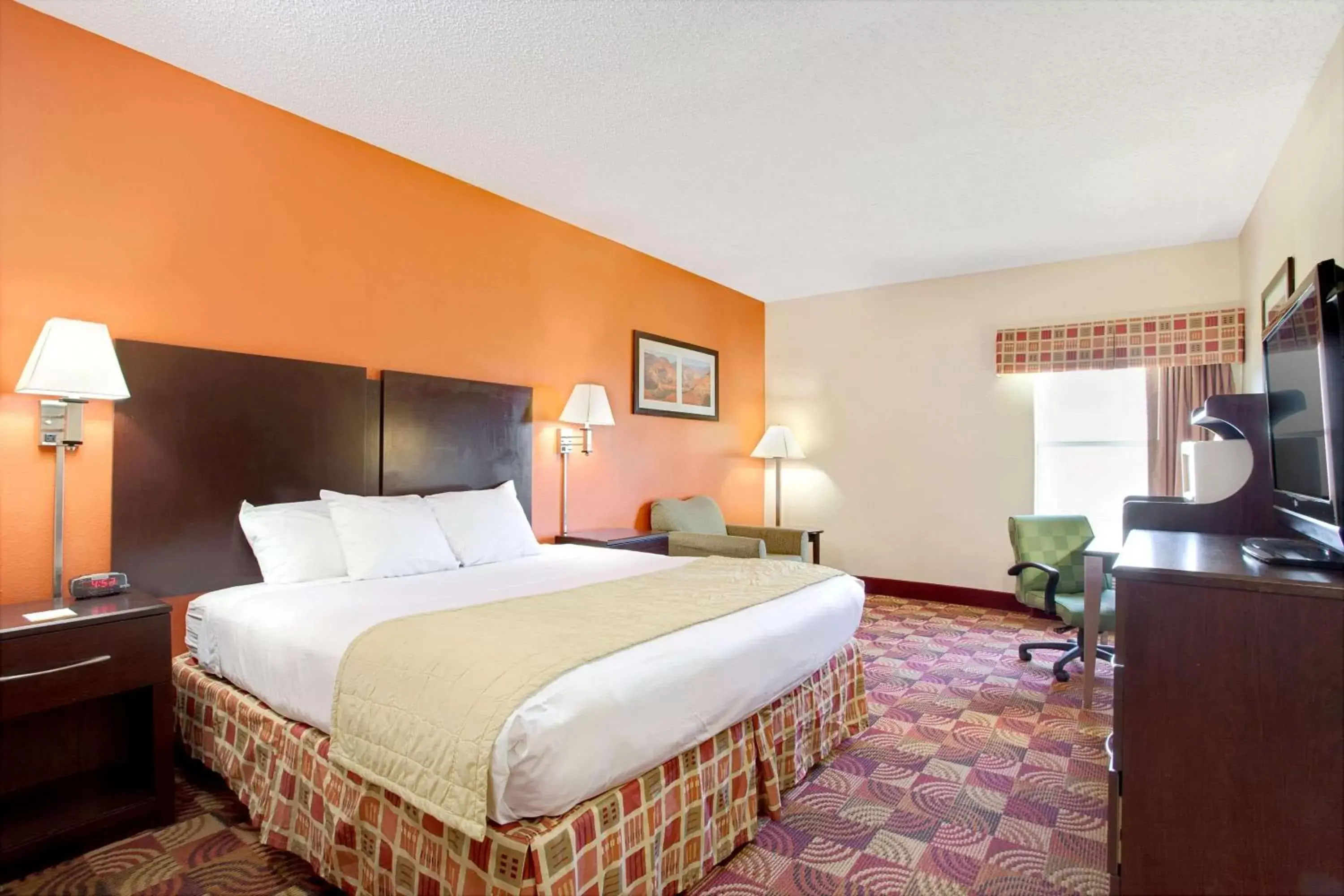 Photo of the whole room, Bed in Days Inn & Suites by Wyndham Ridgeland
