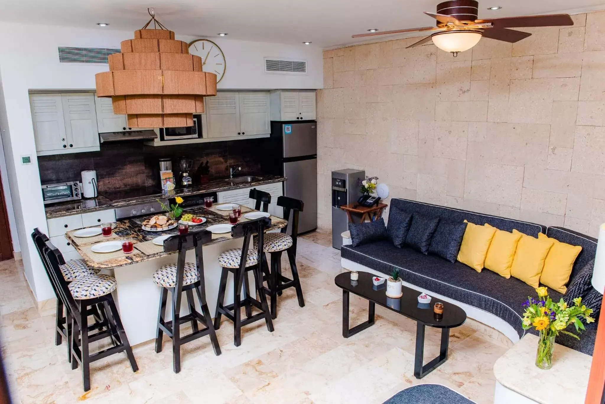 Living room, Dining Area in Maya Villa Condo Hotel and Beachclub