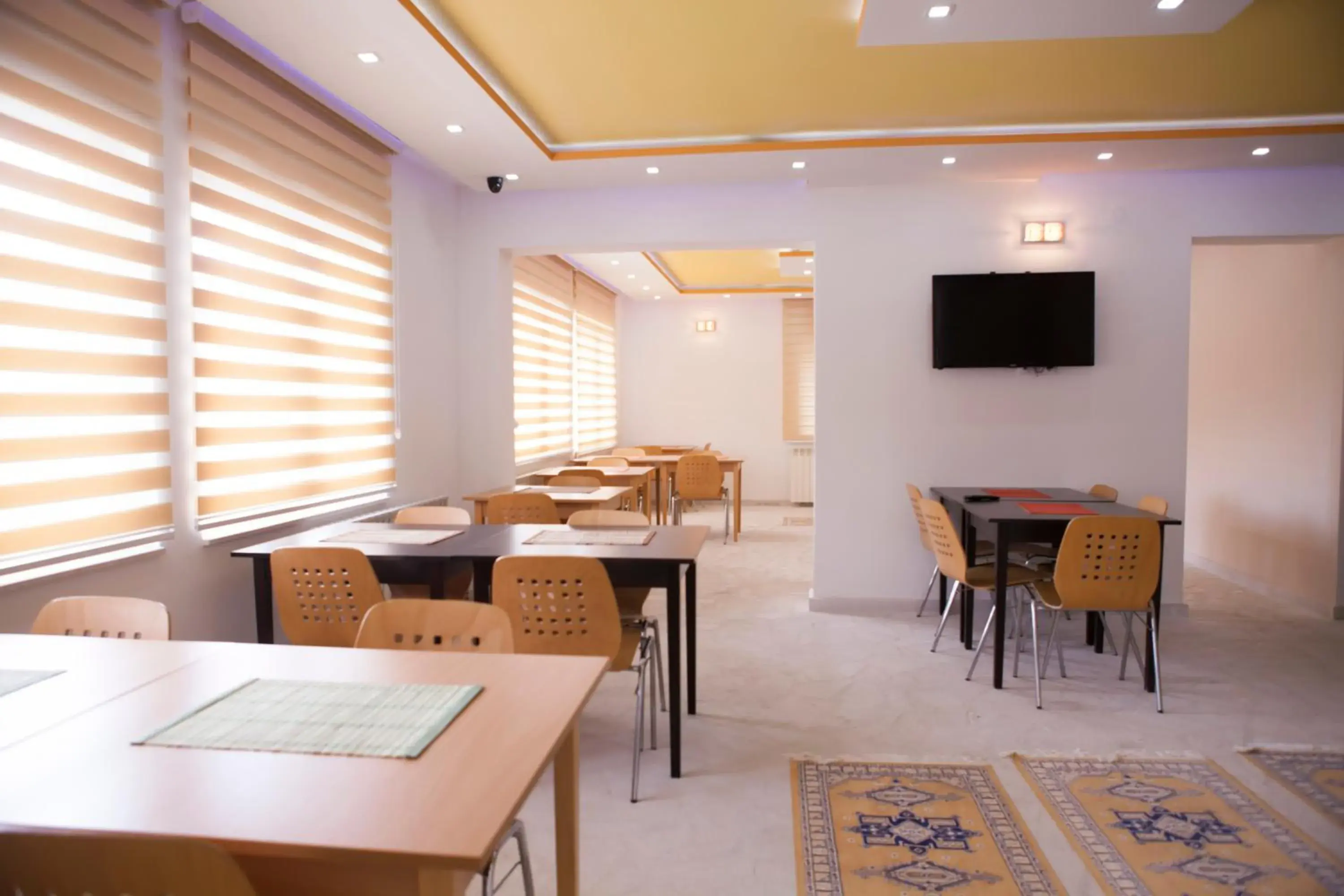 Restaurant/places to eat in Hotel Hayat Hills Restaurant/places to eat in Hotel Hayat Hills