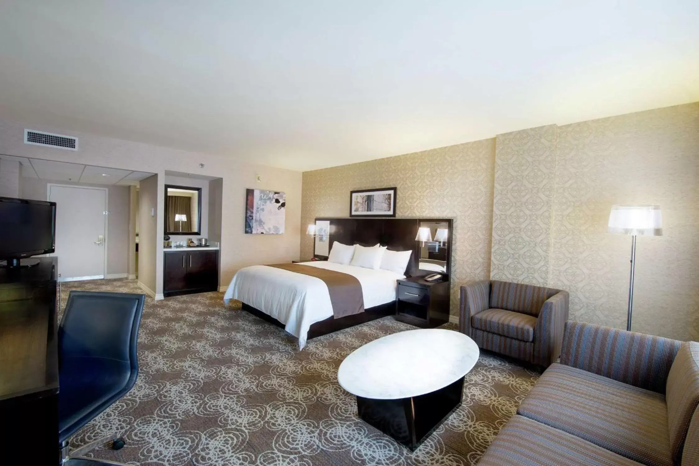 Bedroom, Bed in DoubleTree by Hilton Binghamton Bedroom, Bed in DoubleTree by Hilton Binghamton