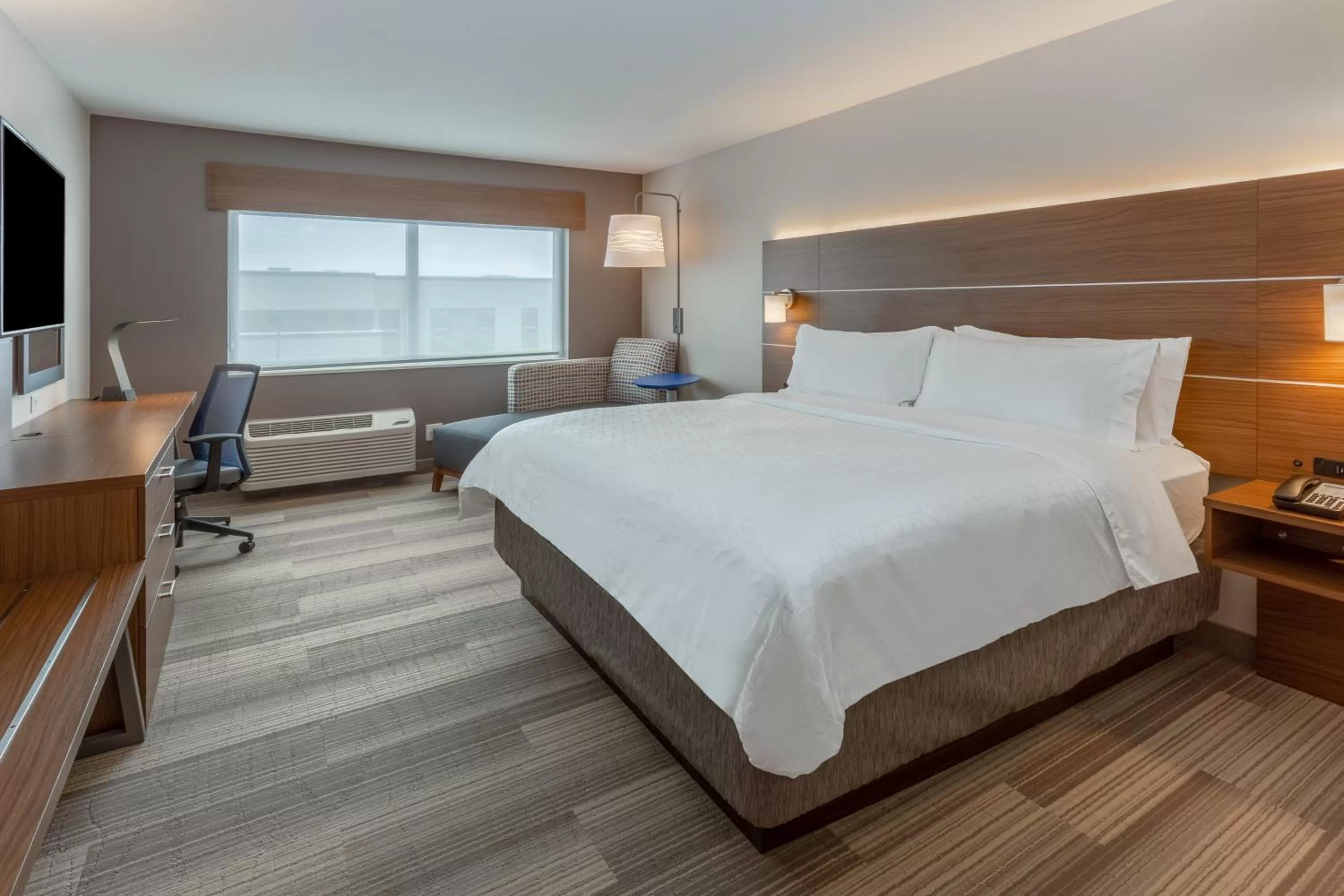 Photo of the whole room, Bed in Holiday Inn Express & Suites - Rice Lake by IHG